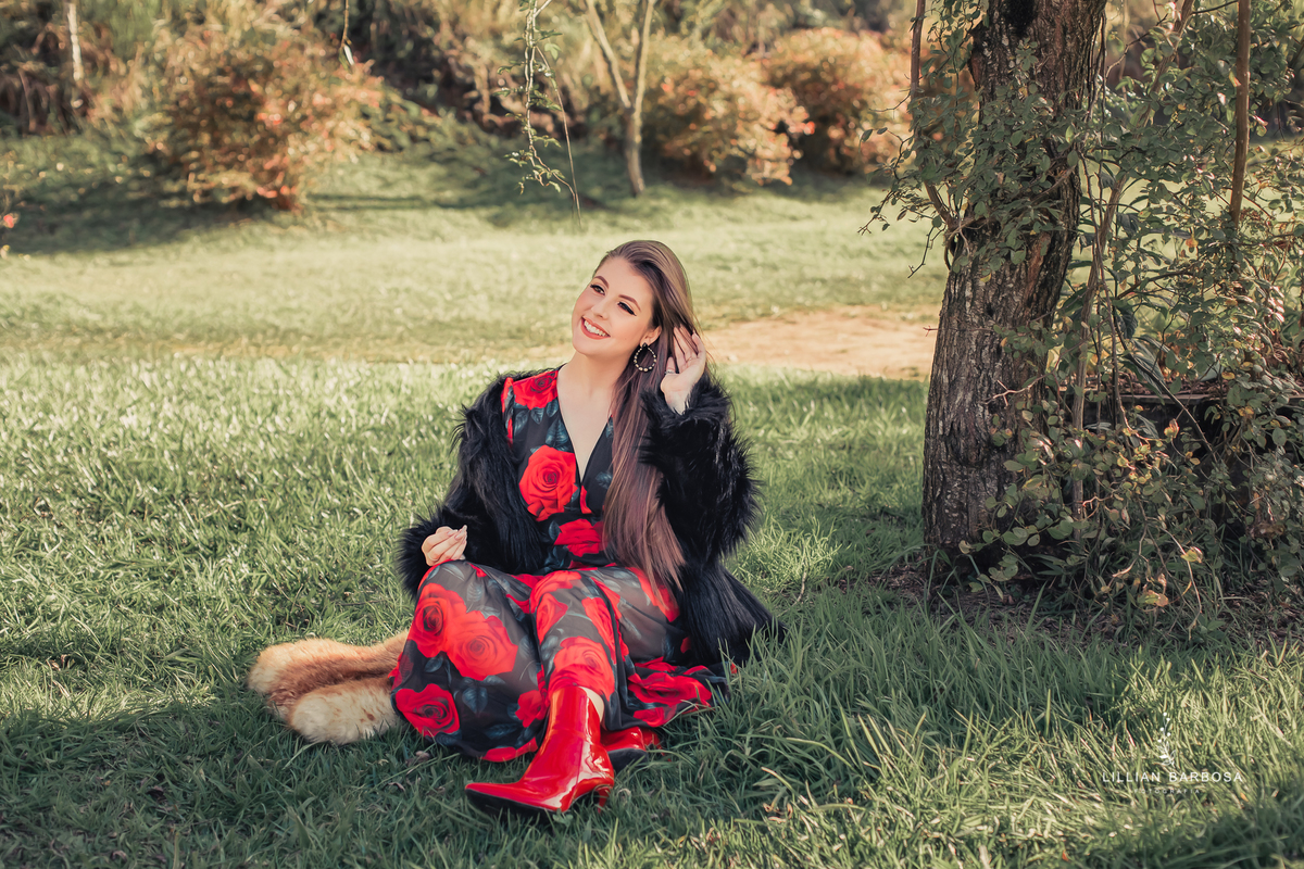 ensaio-de-15-anos-serra-do-rio-do-rastro-mirante-do-doze-bom-jardim-da-serra-snowvalley-vestido-de-flores-casaco-preto-fotógrafa-de-santa-catarina-fotógrafos-de-santa-catarina-fotógrafa-de-lauro-muller-fotógrafos-de-lauro-muller-fotógrafa-de-15-anos