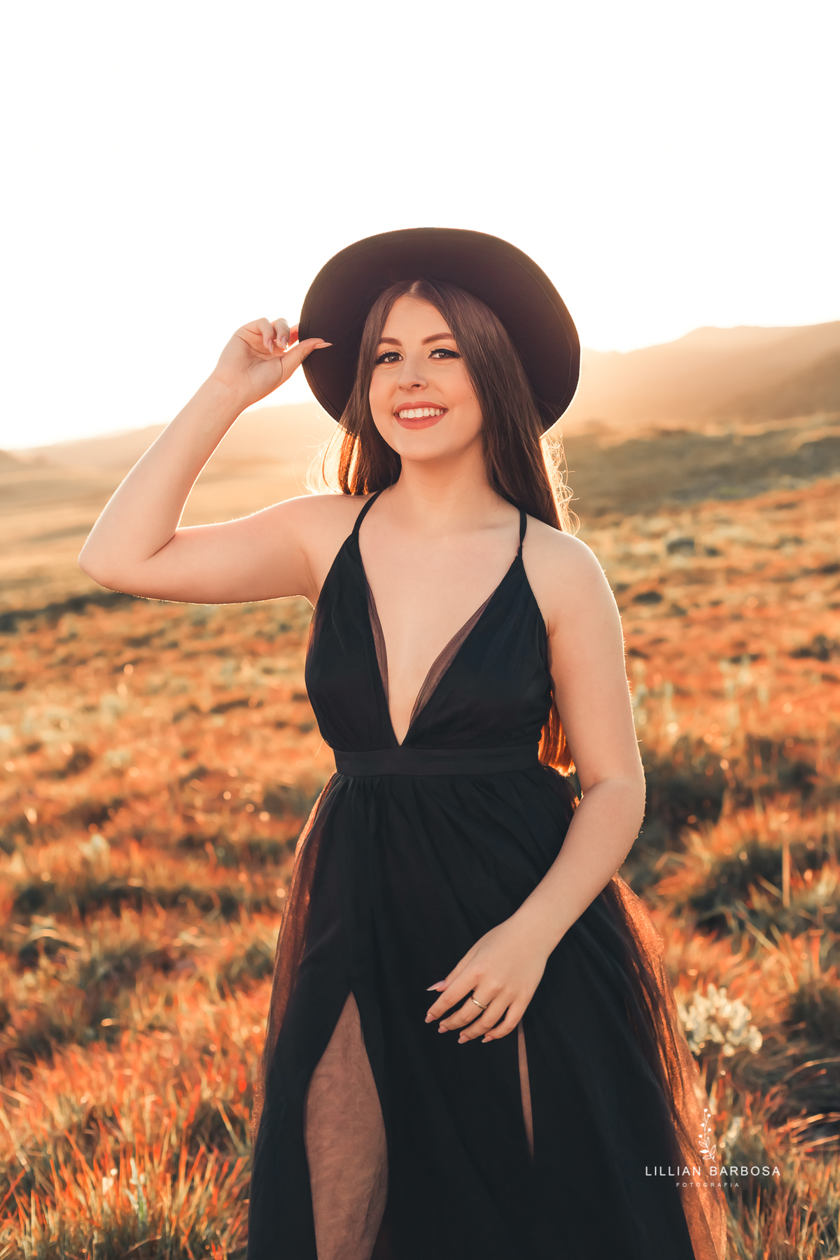 ensaio-de-15-anos-serra-do-rio-do-rastro-mirante-do-doze-bom-jardim-da-serra-snowvalley-vestido-preto-chapéu-fotógrafa-de-santa-catarina-fotógrafos-de-santa-catarina-fotógrafa-de-lauro-muller-fotógrafos-de-lauro-muller-fotógrafa-de-15-anos