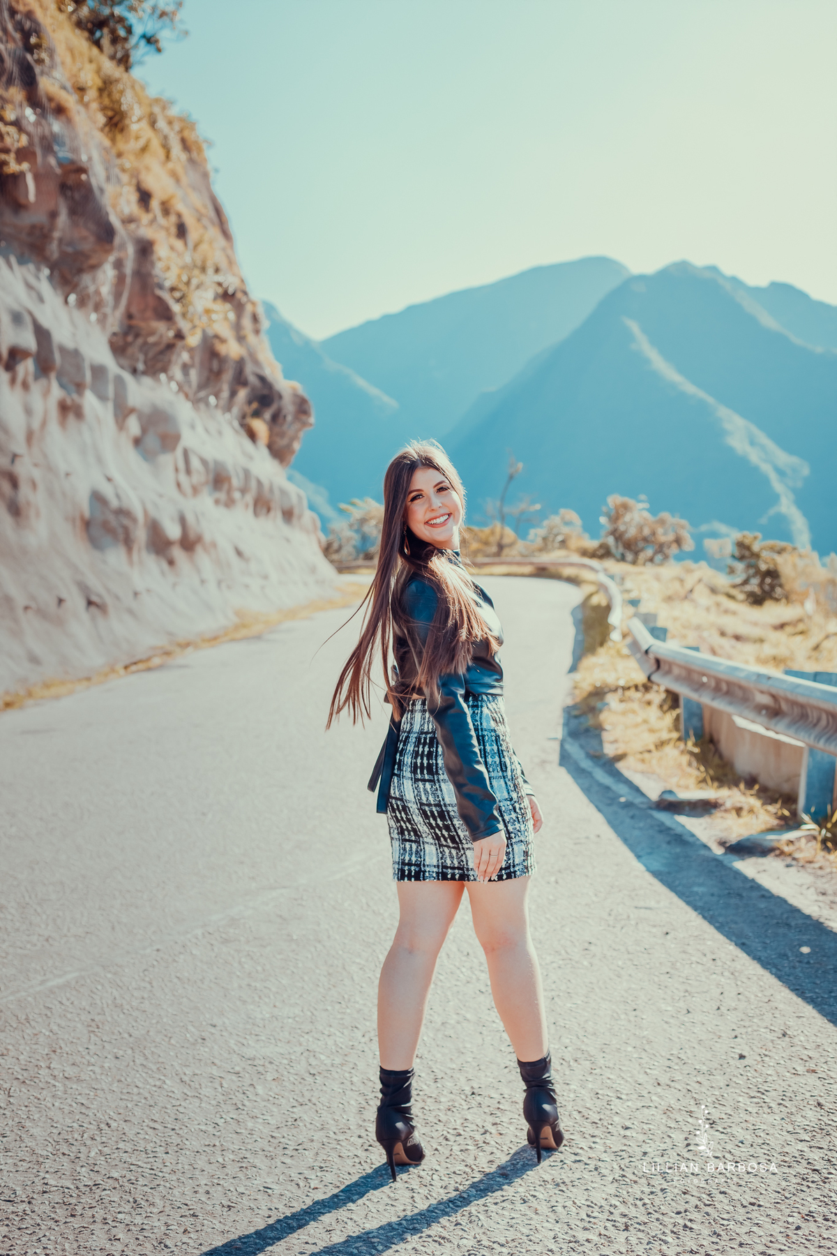 ensaio-de-15-anos-serra-do-rio-do-rastro-mirante-do-doze-balanço-cropped-de-couro-saia-xadrez-fotógrafa-de-santa-catarina-fotógrafos-de-santa-catarina-fotógrafa-de-lauro-muller-fotógrafos-de-lauro-muller-fotógrafa-de-15-anos