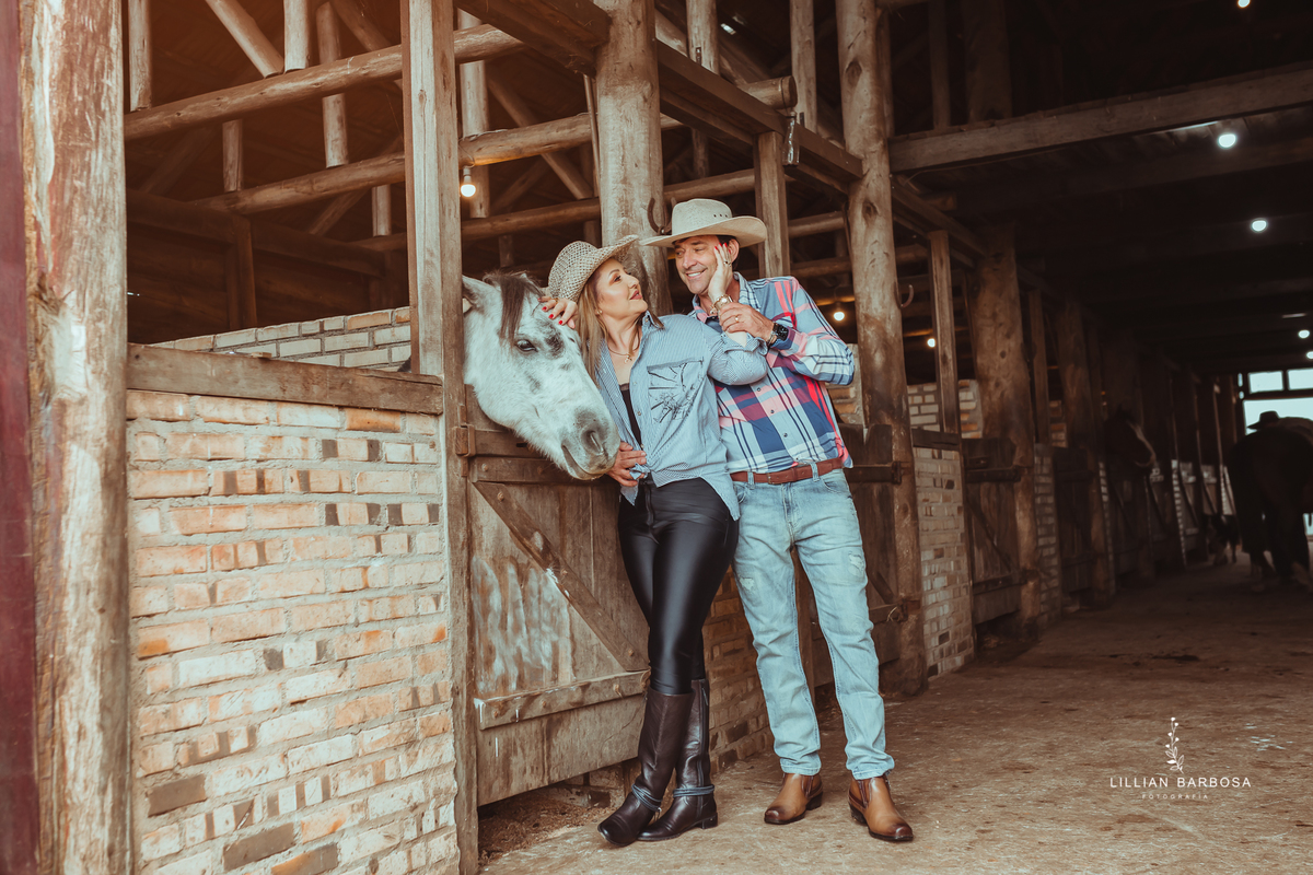 Ensaio-fotografico-casal-eco-resort-rio-do-rastro-fotografa-lillian-barbosa-fotos-no-resort-rio-do-rastro-bom-jardim-da-serra