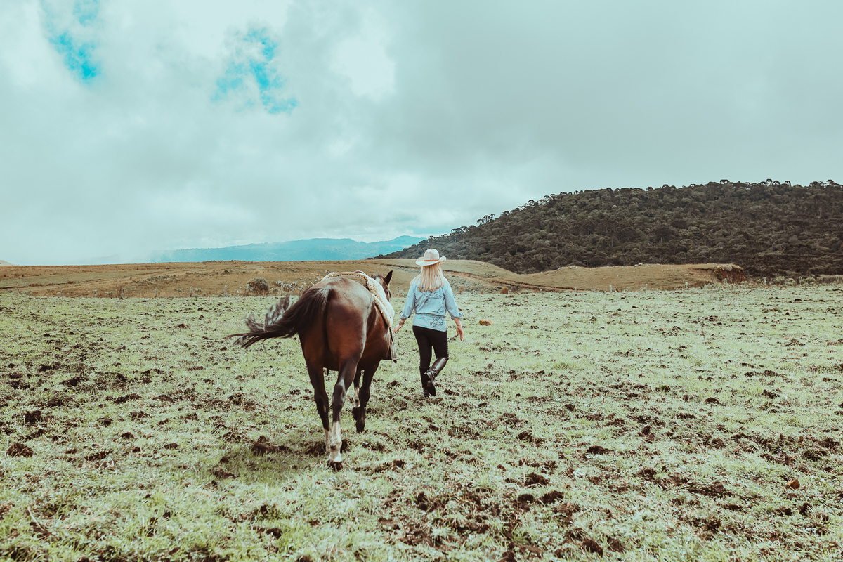 Ensaio-fotografico-casal-eco-resort-rio-do-rastro-fotografa-lillian-barbosa-fotos-no-resort-rio-do-rastro-bom-jardim-da-serra