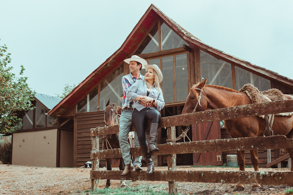 Ensaio-fotografico-casal-eco-resort-rio-do-rastro-fotografa-lillian-barbosa-fotos-no-resort-rio-do-rastro-bom-jardim-da-serra