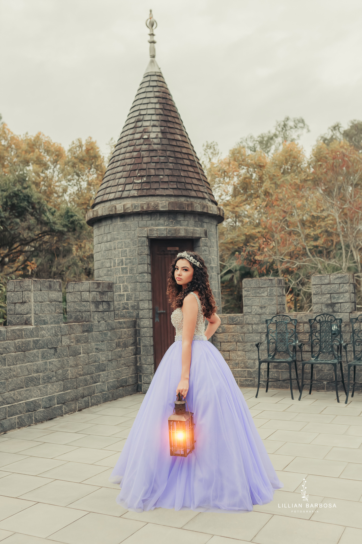 ensaio-de-15-anos-castelo-britanico-vestido-de-princesa-fotos-com-cavalo-pousada-sao-lourenço