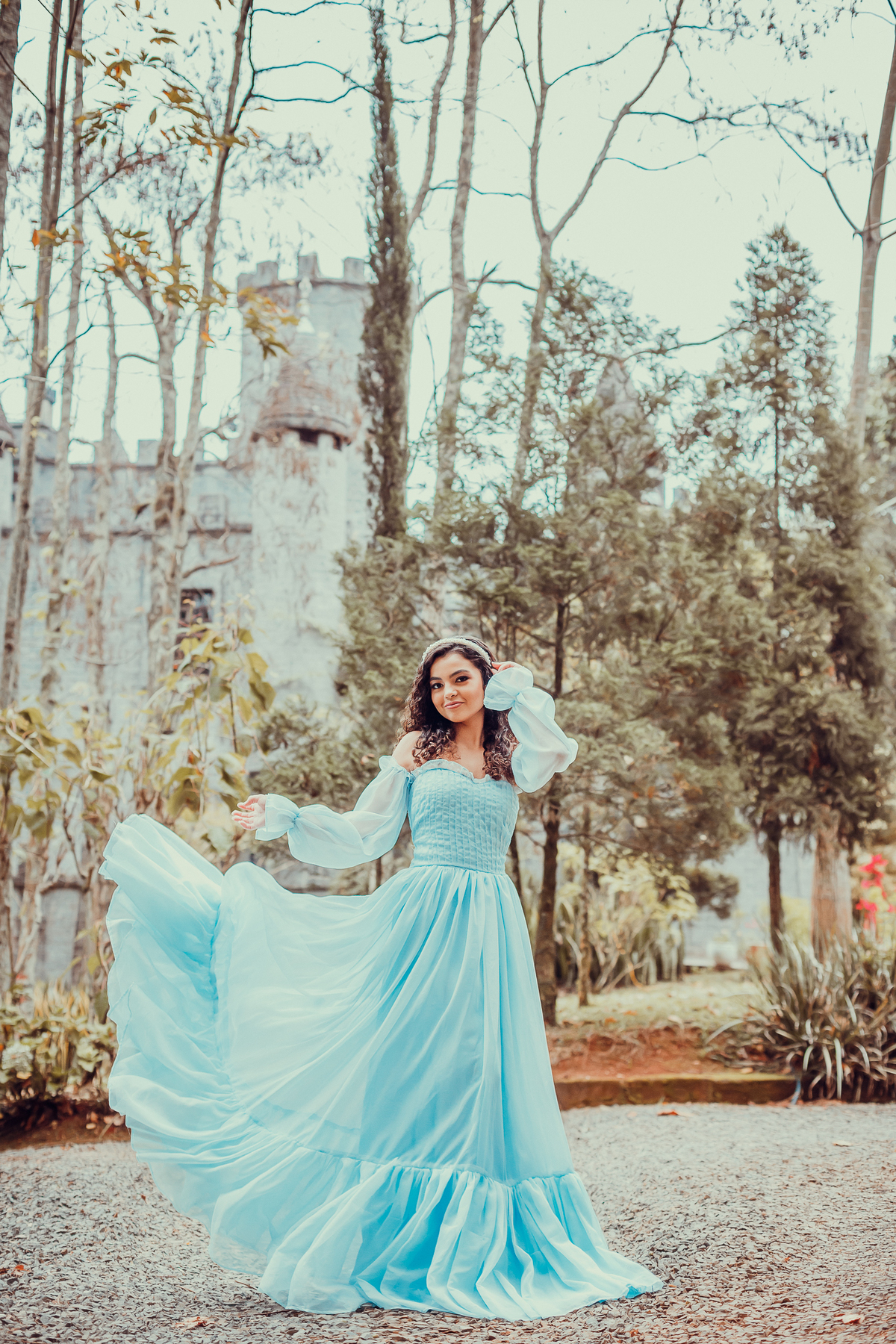 ensaio-de-15-anos-castelo-britanico-vestido-de-princesa-fotos-com-cavalo-pousada-sao-lourenço