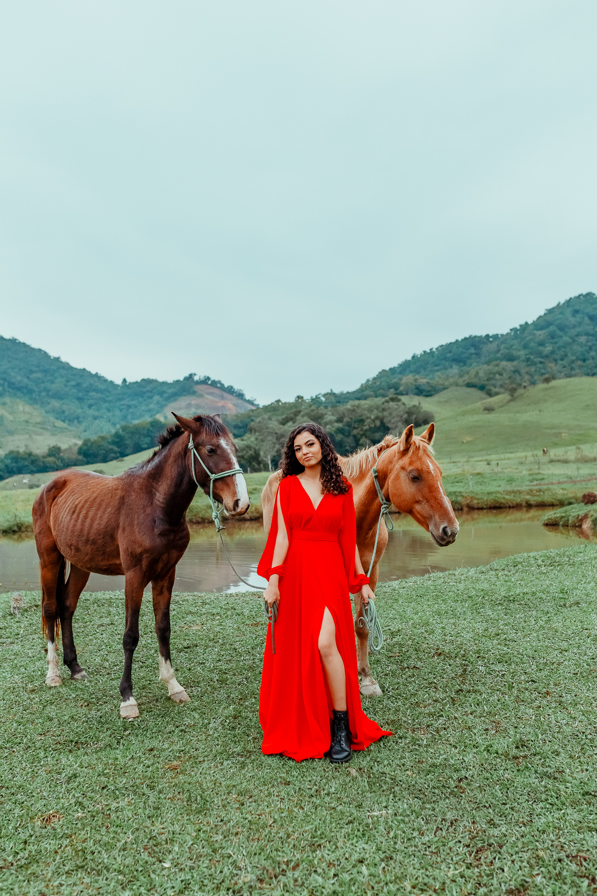ensaio-de-15-anos-castelo-britanico-vestido-de-princesa-fotos-com-cavalo-pousada-sao-lourenço