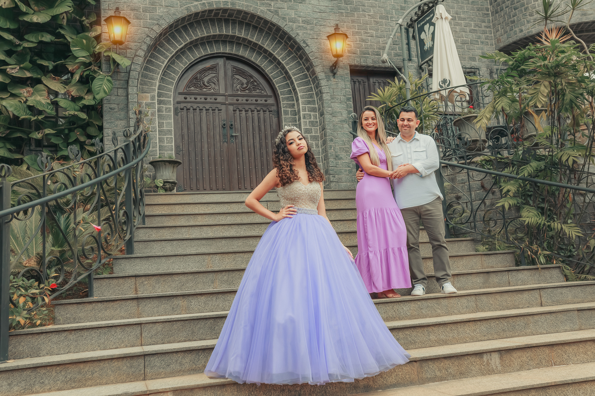 ensaio-de-15-anos-castelo-britanico-vestido-de-princesa-fotos-com-cavalo-pousada-sao-lourenço