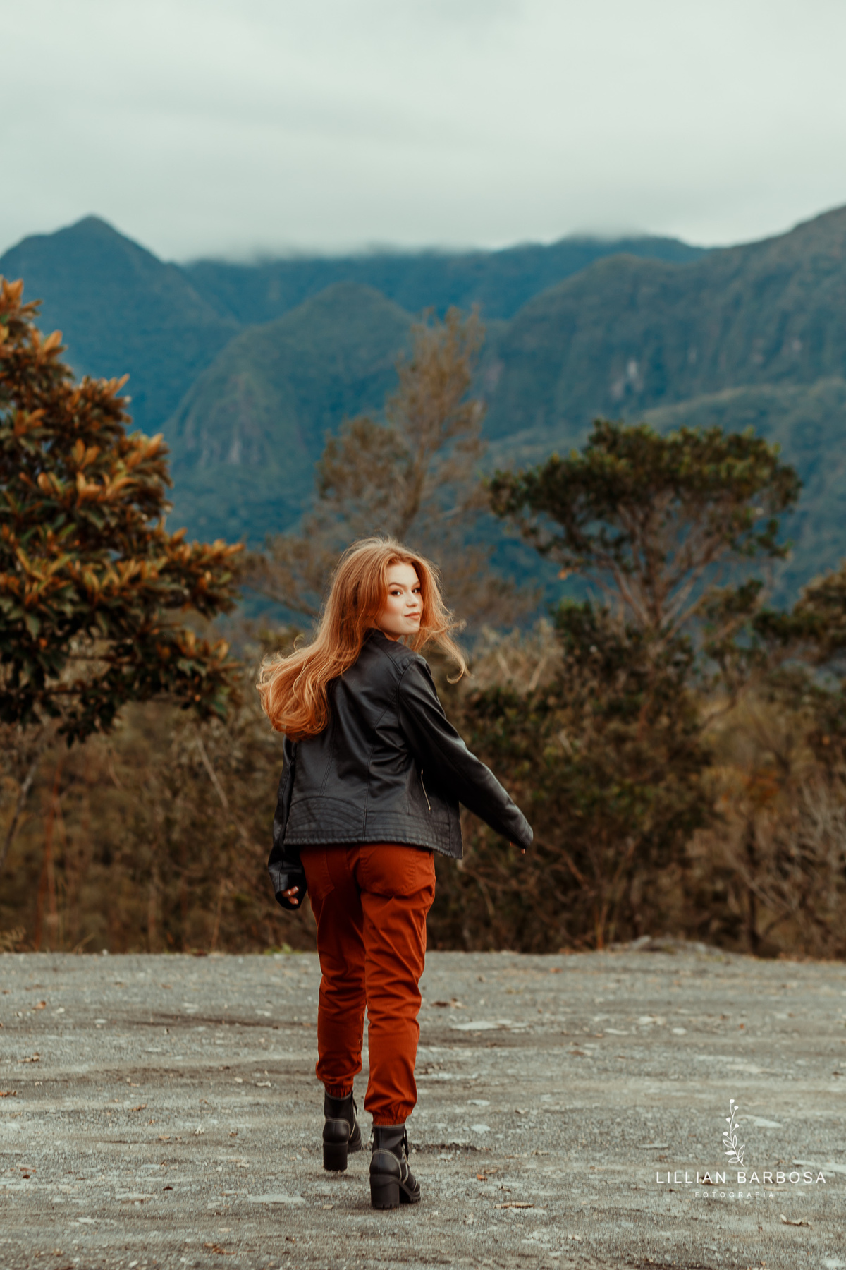 menina-lookde15-jaquetadecouro-mirantedodoze-serradoriodorastro-fotógrafadesantacatarina-fotógrafosdesantacatarina-fotógrafadelauromuller-fotógrafosdelauromuller-fotógrafade15anos-ensaiode15anos-ensaiodequinze-ensaiode15