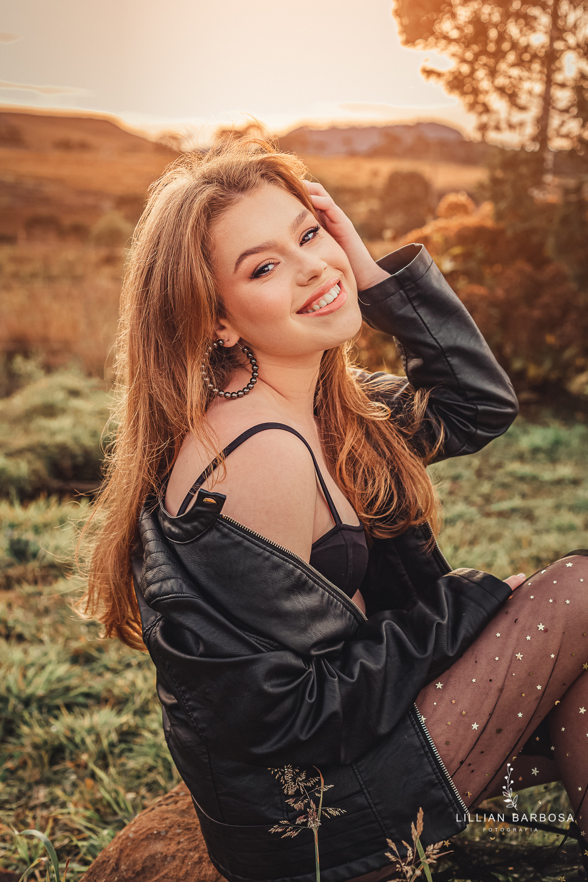 menina-lookde15-jaquetadecouro-paisagem-pôrdosol-serradoriodorastro-bookde15-fotógrafadesantacatarina-fotógrafosdesantacatarina-fotógrafadelauromuller-fotógrafosdelauromuller-fotógrafade15anos-fotógrafosde15anos-ensaiode15anos-ensaiode15-ensaiodequinze