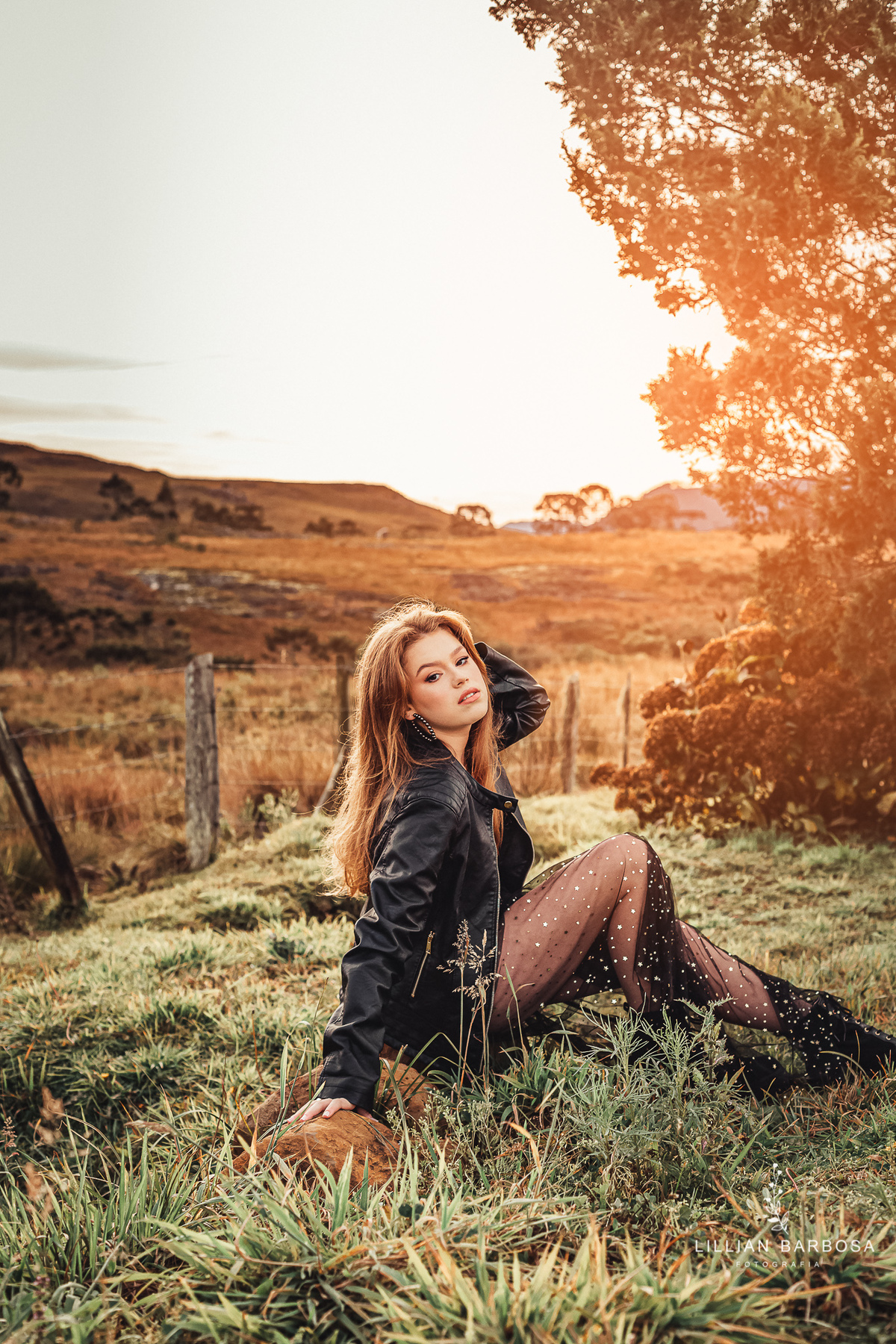 menina-lookde15-jaquetadecouro-paisagem-pôrdosol-serradoriodorastro-bookde15-fotógrafadesantacatarina-fotógrafosdesantacatarina-fotógrafadelauromuller-fotógrafosdelauromuller-fotógrafade15anos-fotógrafosde15anos-ensaiode15anos-ensaiode15-ensaiodequinze