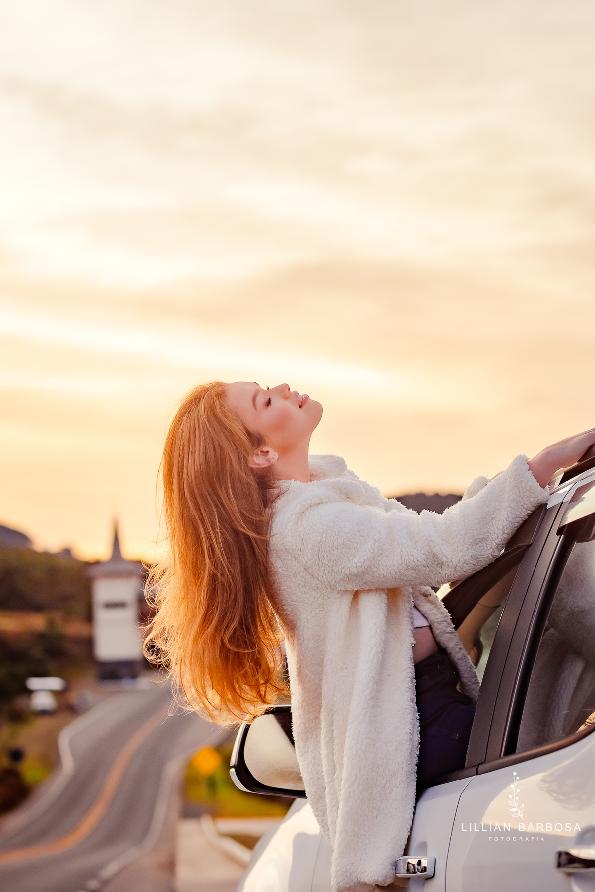 menina-lookde15-casacobranco-carro-serradoriodorastro-churrascariacascata-bomjardim-fotógrafadesantacatarina-fotógrafosdesantacatarina-fotógrafadelauromuller-fotógrafosdelauromuller-fotógrafade15-ensaiode15-ensaiodequinze-ensaiode15anos