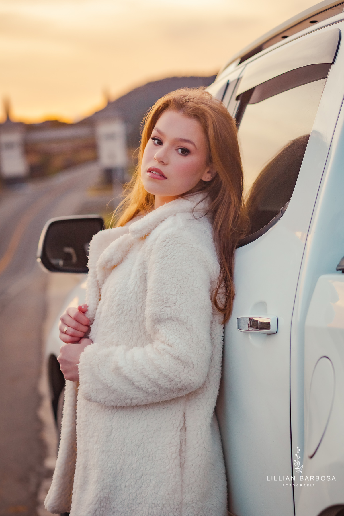 menina-lookde15-casacobranco-carro-serradoriodorastro-churrascariacascata-bomjardim-fotógrafadesantacatarina-fotógrafosdesantacatarina-fotógrafadelauromuller-fotógrafosdelauromuller-fotógrafade15-ensaiode15-ensaiodequinze-ensaiode15anos