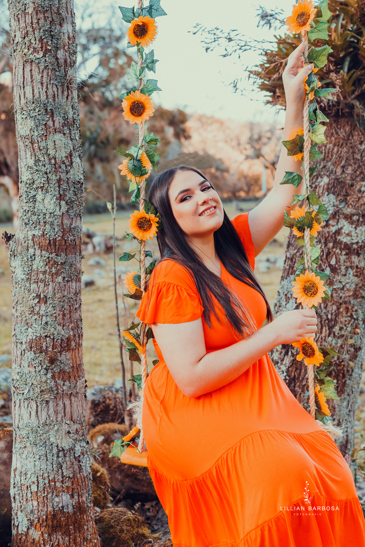 menina-lookde15-vestidolaranja-balanço-girassol-bookde15anos-fotógrafadesantacatarina-fotógrafosdesantacatarina-fotógrafadelauromuller-fotógrafosdelauromuller-fotógrafade15-fotógrafosde15-ensaiode15anos-ensaiode15anos-ensaiodequinzeanos
