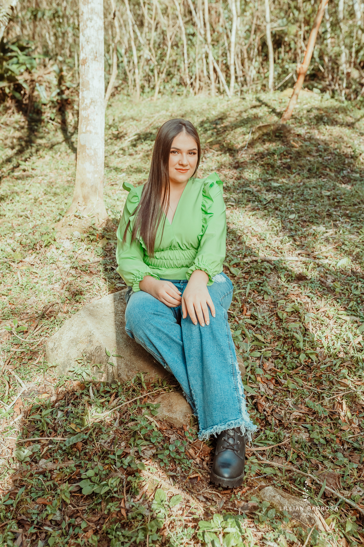 menina-lookde15-blusaverde-calçajeans-bookde15-fotógrafadesantacatarina-fotógrafosdesantacatarina-fotógrafadelauromuller-fotógrafosdelauromuller-fotógrafade15-fotógrafosde15-ensaiode15anos-ensaiodequinzeanos-ensaiode15