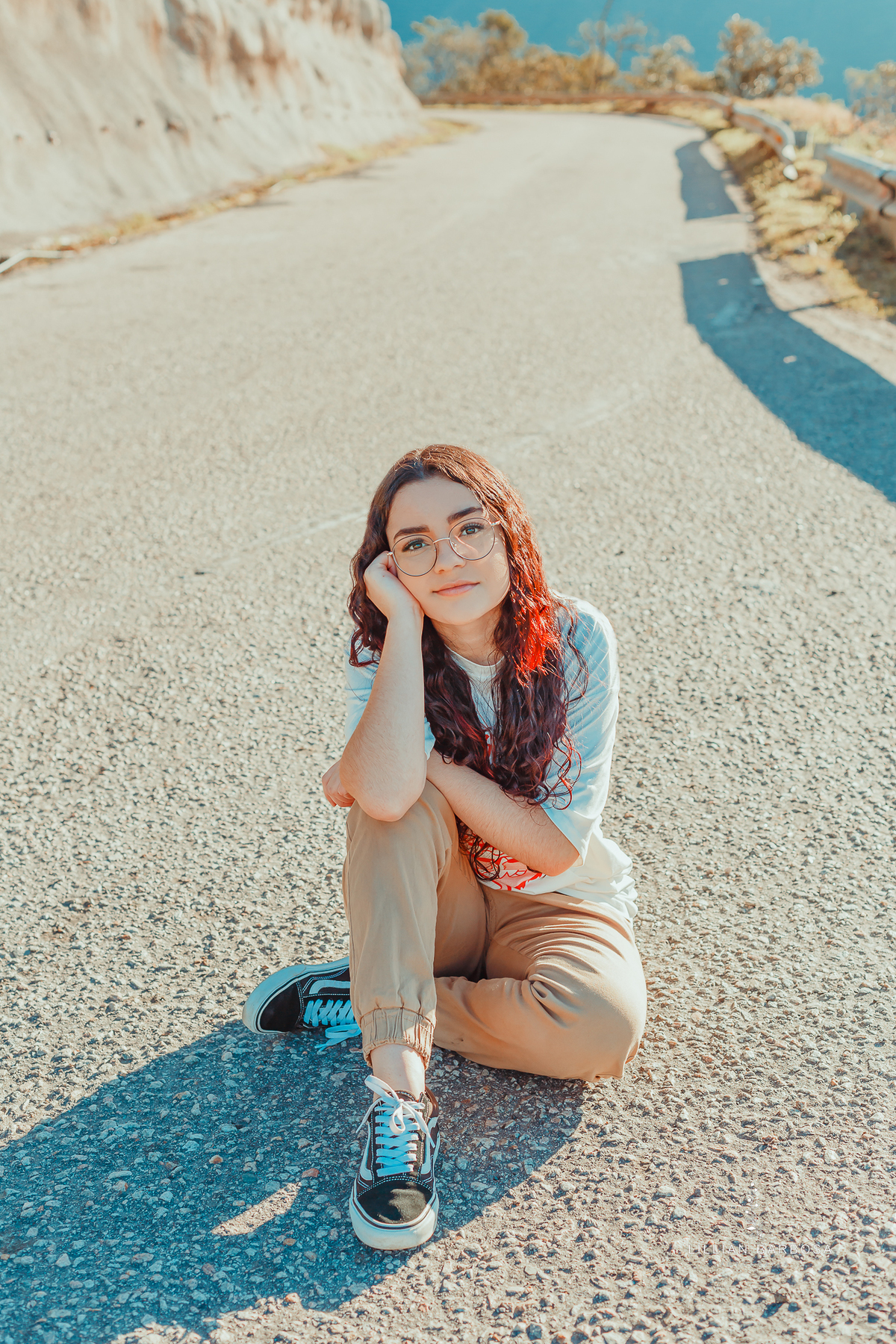 ensaio-de-15-anos-book-de-15-anos-serra-do-rio-do-rastro-mirante-do-doze-camiseta-branca-calça-jogger-skate-fotos-de-skatista-fotógrafos-de-santa-catarina-fotógrafos-de-lauro-muller-fotógrafa-de-15-anos