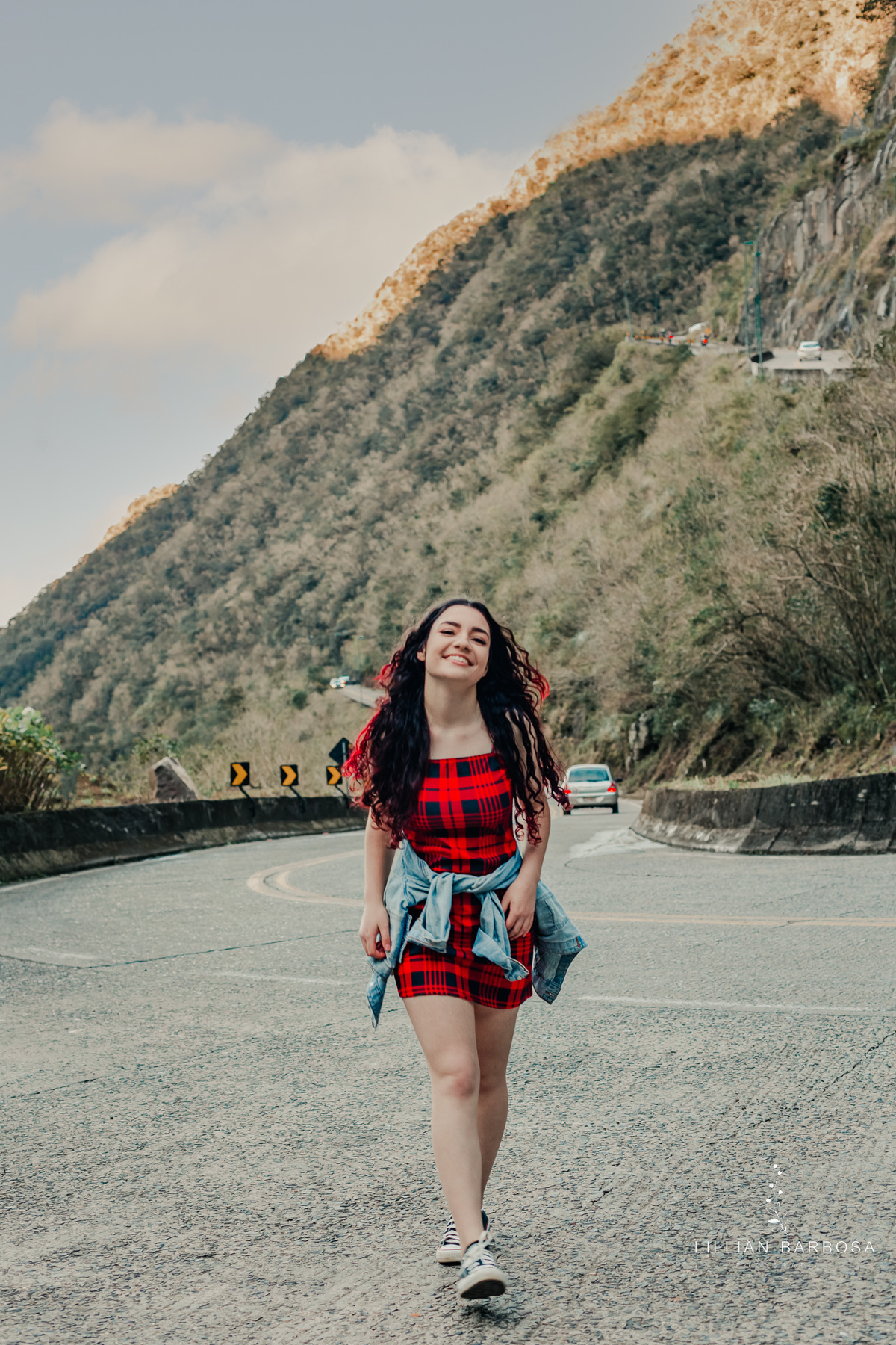 ensaio-de-15-anos-book-de-15-anos-serra-do-rio-do-rastro-mirante-do-doze-jaqueta-jeans-vestido-vermelho-xadrez-fotógrafos-de-santa-catarina-fotógrafos-de-lauro-muller-fotógrafa-de-15-anos