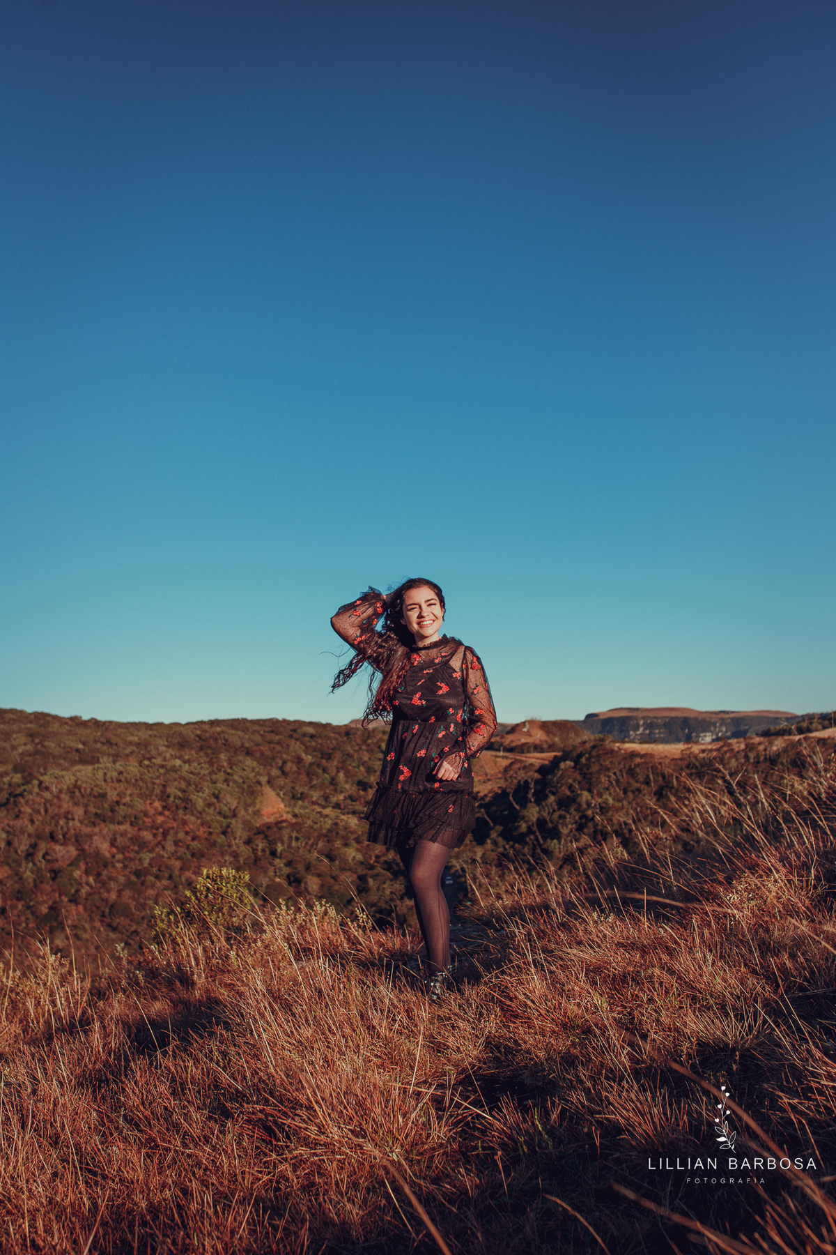 ensaio-de-15-anos-book-de-15-anos-serra-do-rio-do-rastro-mirante-do-doze-jaqueta-jeans-vestido-preto-estampado-fotógrafos-de-santa-catarina-fotógrafos-de-lauro-muller-fotógrafa-de-15-anos