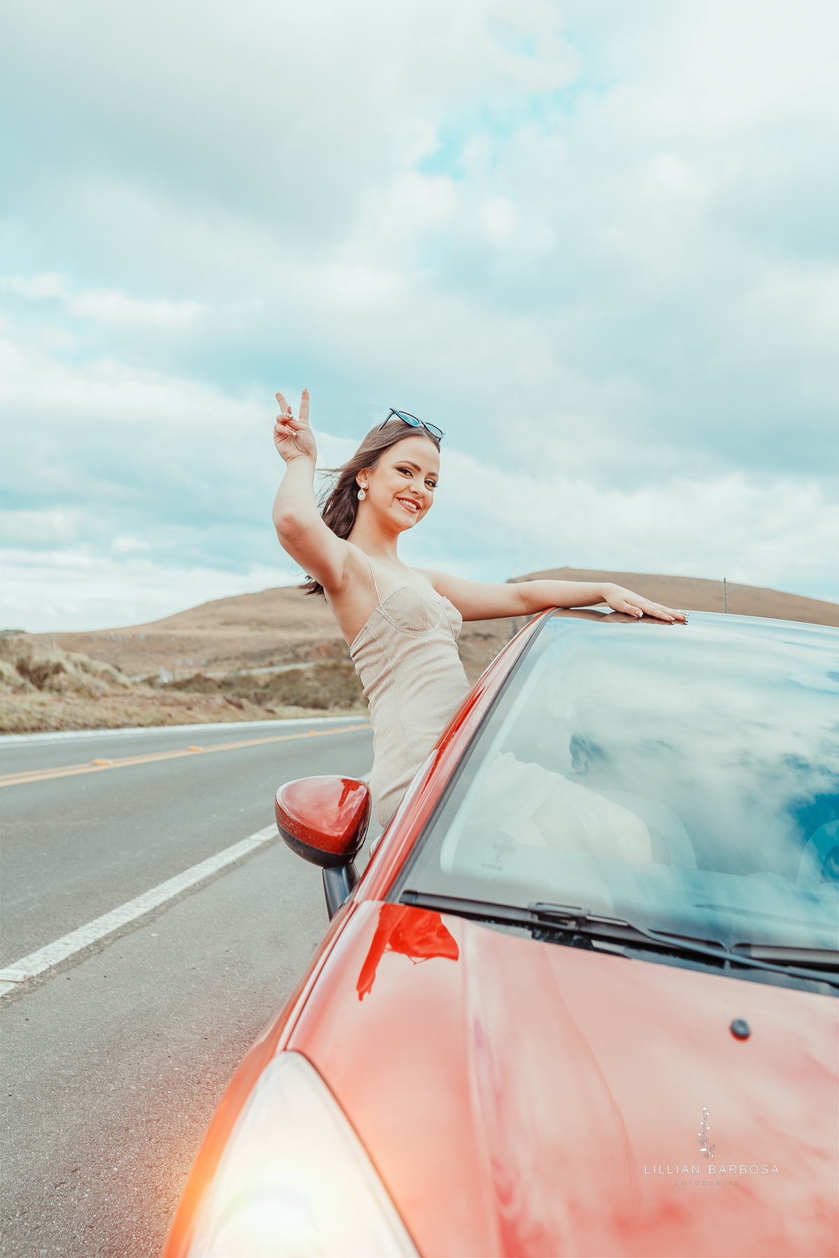 menina-vestido-carro-óculos-serradoriodorastro-fotógrafadesantacatarina-fotógrafosdesantacatarina-fotógrafadelauromuller-fotógrafosdelauromuller