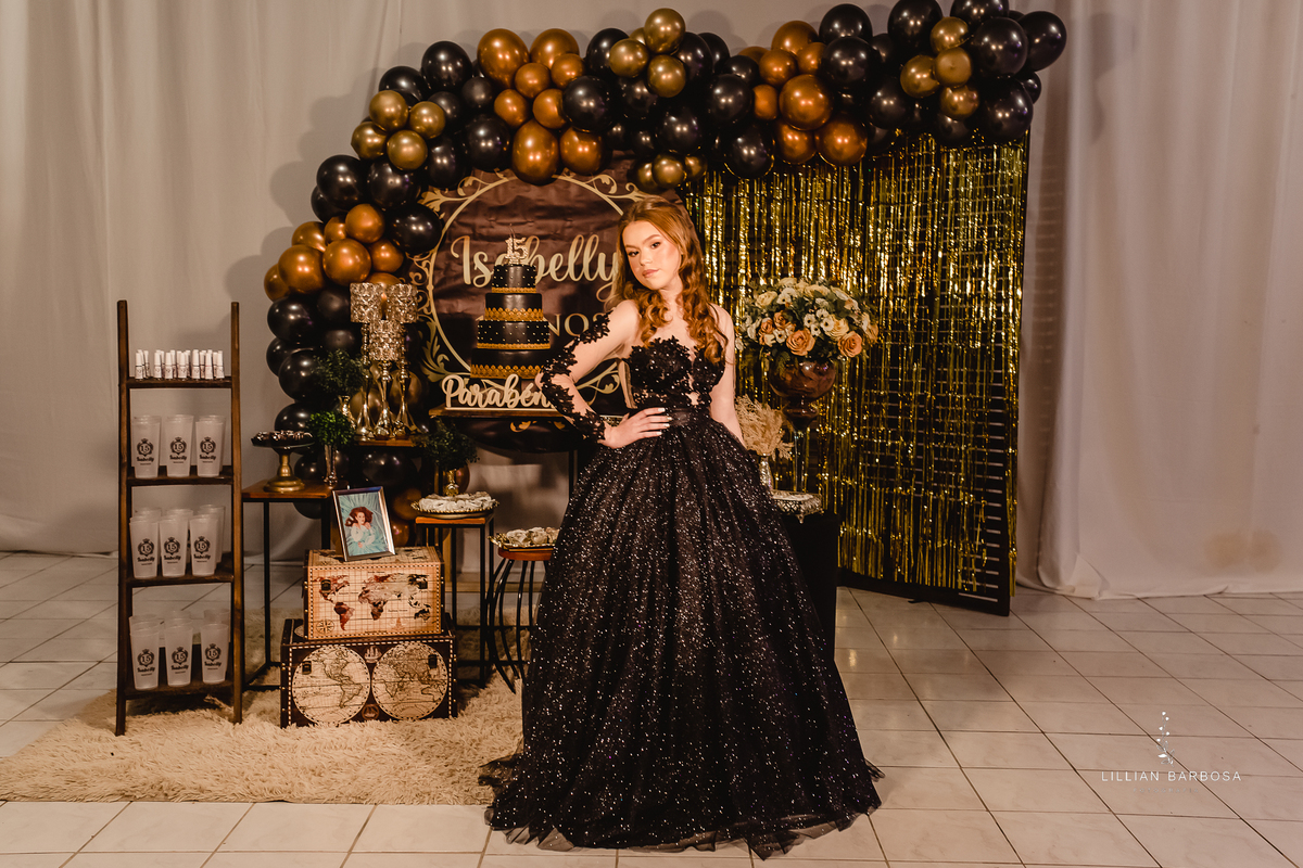 menina-vestido-festa-15anos-decoração-copos-balões-fotógrafadesc-fotógrafadesantacatarina-fotógrafosdesantacatarina-fotógrafadelauromuller-fotógrafosdelauromuller-fotógrafade15anos-fotógrafosde15anos-festadedebutante