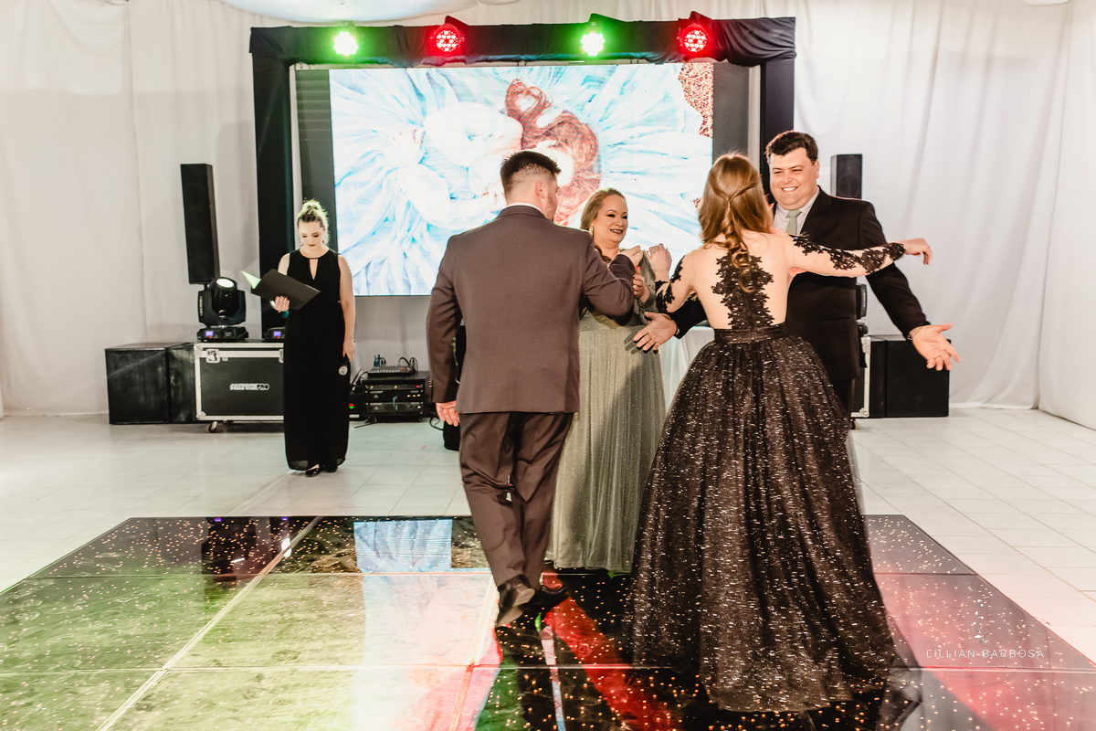 menina-vestido-15anos-festa-festade15anos-família-fotógrafadesantacatarina-fotógrafosdesantacatarina-fotógrafadelauromuller-fotógrafosdelauromuller-fotógrafade15anos-fotógrafosde15anos-festadedebutante