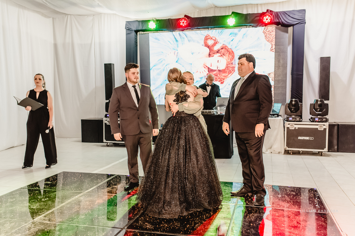 menina-vestido-15anos-festa-festade15anos-família-fotógrafadesantacatarina-fotógrafosdesantacatarina-fotógrafadelauromuller-fotógrafosdelauromuller-fotógrafade15anos-fotógrafosde15anos-festadedebutante