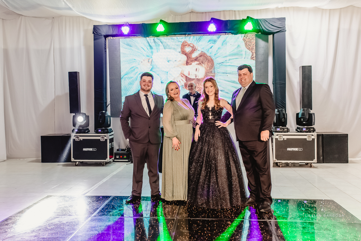 menina-vestido-15anos-festa-festade15anos-família-fotógrafadesantacatarina-fotógrafosdesantacatarina-fotógrafadelauromuller-fotógrafosdelauromuller-fotógrafade15anos-fotógrafosde15anos-festadedebutante