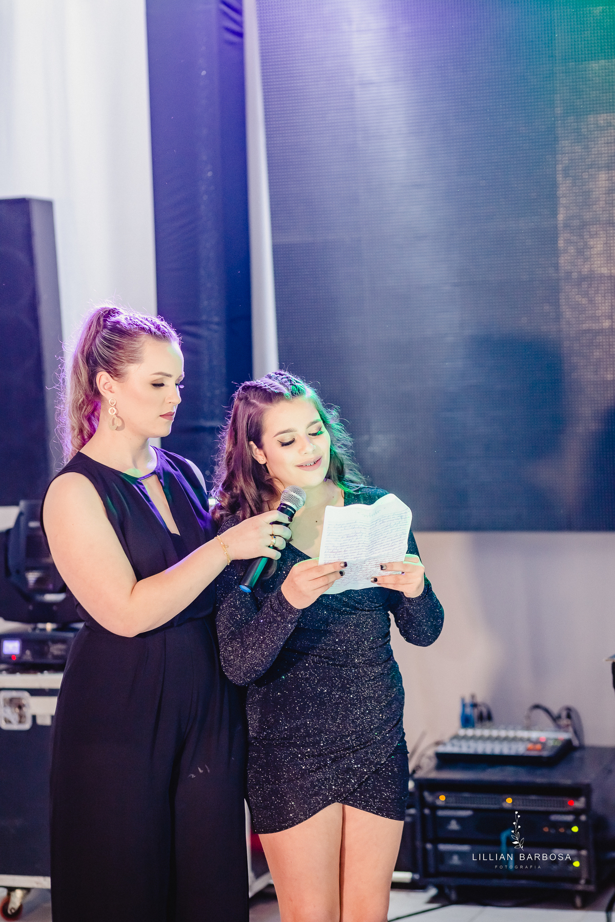 menina-vestido-15anos-festa-festade15anos-discurso-amiga-bff-fotógrafadesantacatarina-fotógrafosdesantacatarina-fotógrafadelauromuller-fotógrafosdelauromuller-fotógrafade15anos-fotógrafosde15anos-festadedebutante