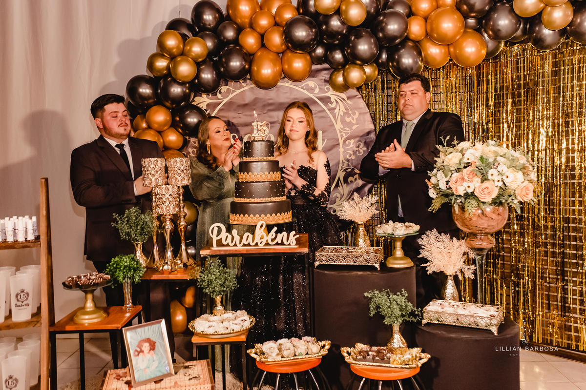 menina-vestido-15anos-festa-festade15anos-aniversário-bolo-decoração-decoraçãode15anos-fotógrafadesantacatarina-fotógrafosdesantacatarina-fotógrafadelauromuller-fotógrafosdelauromuller-fotógrafade15anos-fotógrafosde15anos-festadedebutante