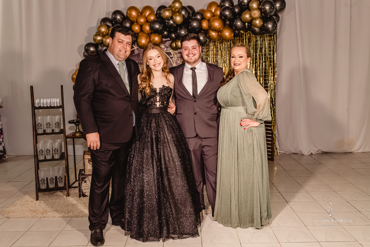 menina-vestido-15anos-festa-festade15anos-família-fotógrafadesantacatarina-fotógrafosdesantacatarina-fotógrafadelauromuller-fotógrafosdelauromuller-fotógrafade15anos-fotógrafosde15anos-festadedebutante