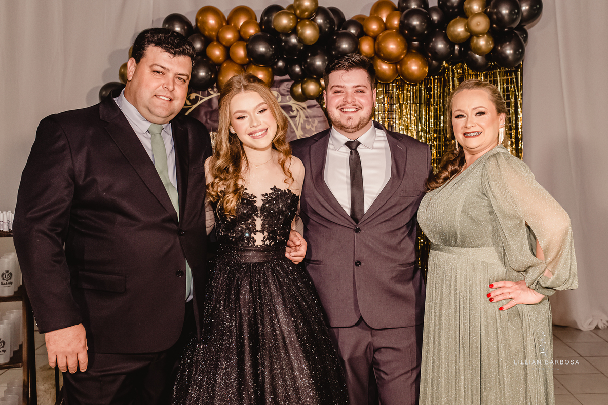 menina-vestido-15anos-festa-festade15anos-família-fotógrafadesantacatarina-fotógrafosdesantacatarina-fotógrafadelauromuller-fotógrafosdelauromuller-fotógrafade15anos-fotógrafosde15anos-festadedebutante