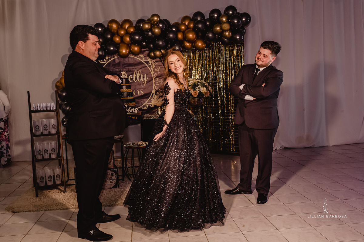 menina-vestido-15anos-festa-festade15anos-família-pai-irmão-fotógrafadesantacatarina-fotógrafosdesantacatarina-fotógrafadelauromuller-fotógrafosdelauromuller-fotógrafade15anos-fotógrafosde15anos-festadedebutante