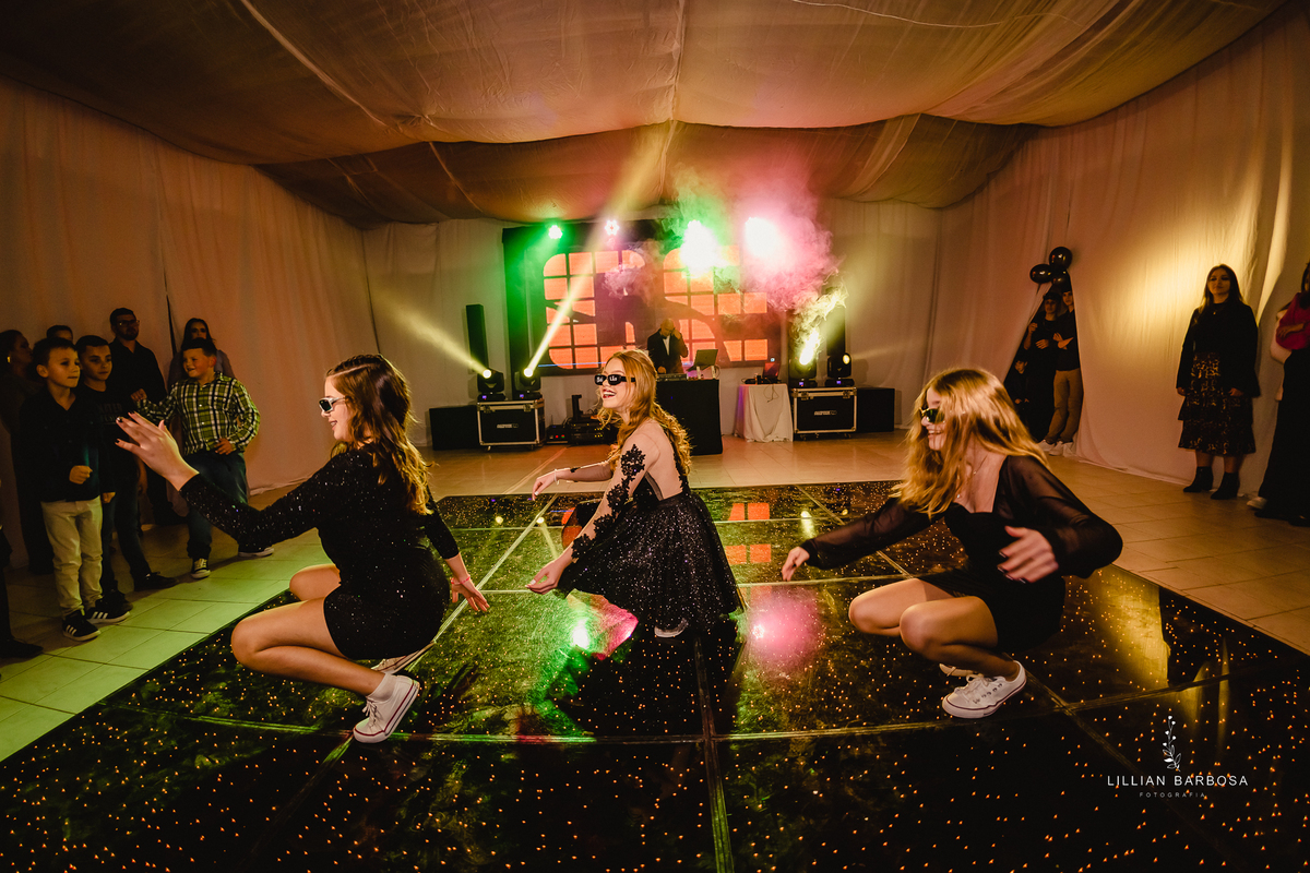 menina-vestido-15anos-festa-festade15anos-dança-coreografia-amigas-fotógrafadesc-fotógrafadesantacatarina-fotógrafosdesantacatarina-fotógrafadelauromuller-fotógrafosdelauromuller-fotógrafade15anos-fotógrafosde15anos-festadedebutante