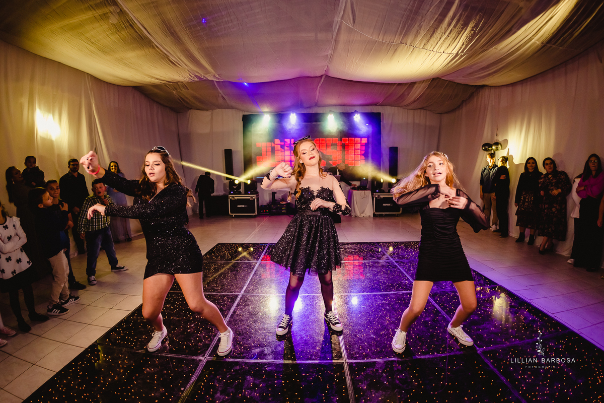 menina-vestido-15anos-festa-festade15anos-dança-coreografia-amigas-fotógrafadesc-fotógrafadesantacatarina-fotógrafosdesantacatarina-fotógrafadelauromuller-fotógrafosdelauromuller-fotógrafade15anos-fotógrafosde15anos-festadedebutante
