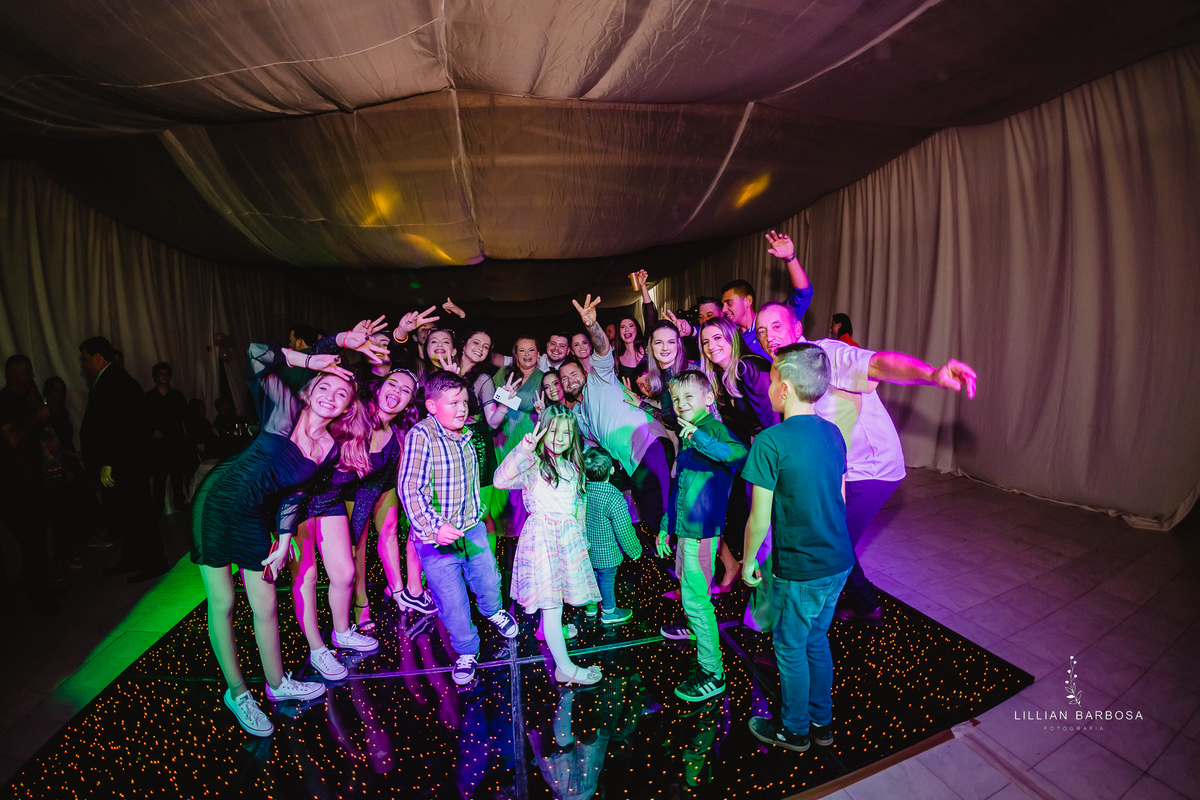 menina-vestido-15anos-festa-festade15anos-dança-família-amigos-fotógrafadesc-fotógrafadesantacatarina-fotógrafosdesantacatarina-fotógrafadelauromuller-fotógrafosdelauromuller-fotógrafade15anos-fotógrafosde15anos-festadedebutante