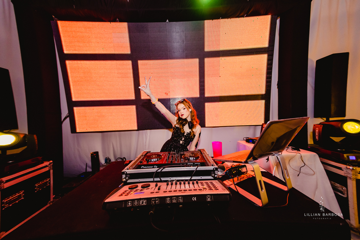 menina-vestido-15anos-festa-festade15anos-dj-mesadedj-fotógrafadesc-fotógrafadesantacatarina-fotógrafosdesantacatarina-fotógrafadelauromuller-fotógrafosdelauromuller-fotógrafade15anos-fotógrafosde15anos-festadedebutante