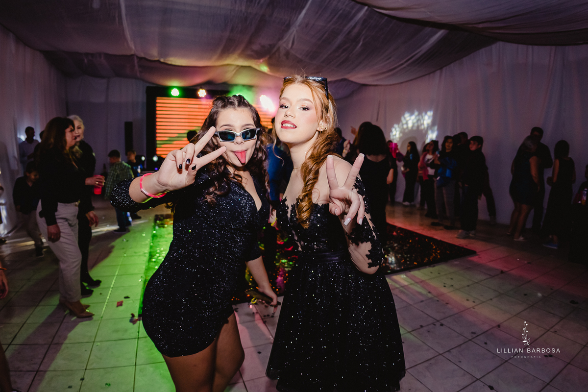 menina-vestido-15anos-festa-festade15anos-dança-amiga-fotógrafadesc-fotógrafadesantacatarina-fotógrafosdesantacatarina-fotógrafadelauromuller-fotógrafosdelauromuller-fotógrafade15anos-fotógrafosde15anos-festadedebutante