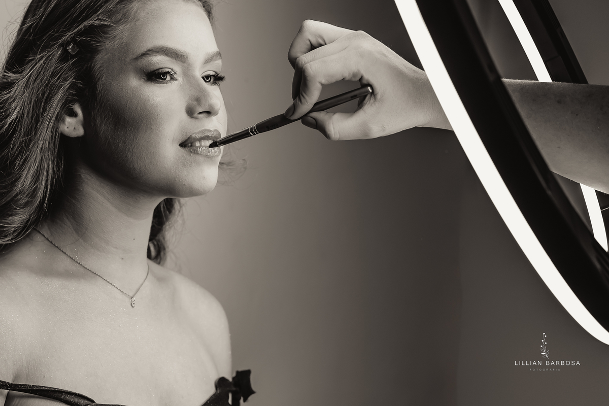 menina-maquiagem-fifteen-ringlight-gloss-fotógrafadesc-fotógrafadesantacatarina-fotógrafosdesantacatarina-fotógrafadelauromuller-fotógrafosdelauromuller-fotógrafade15anos-fotógrafosde15anos-festadedebutante