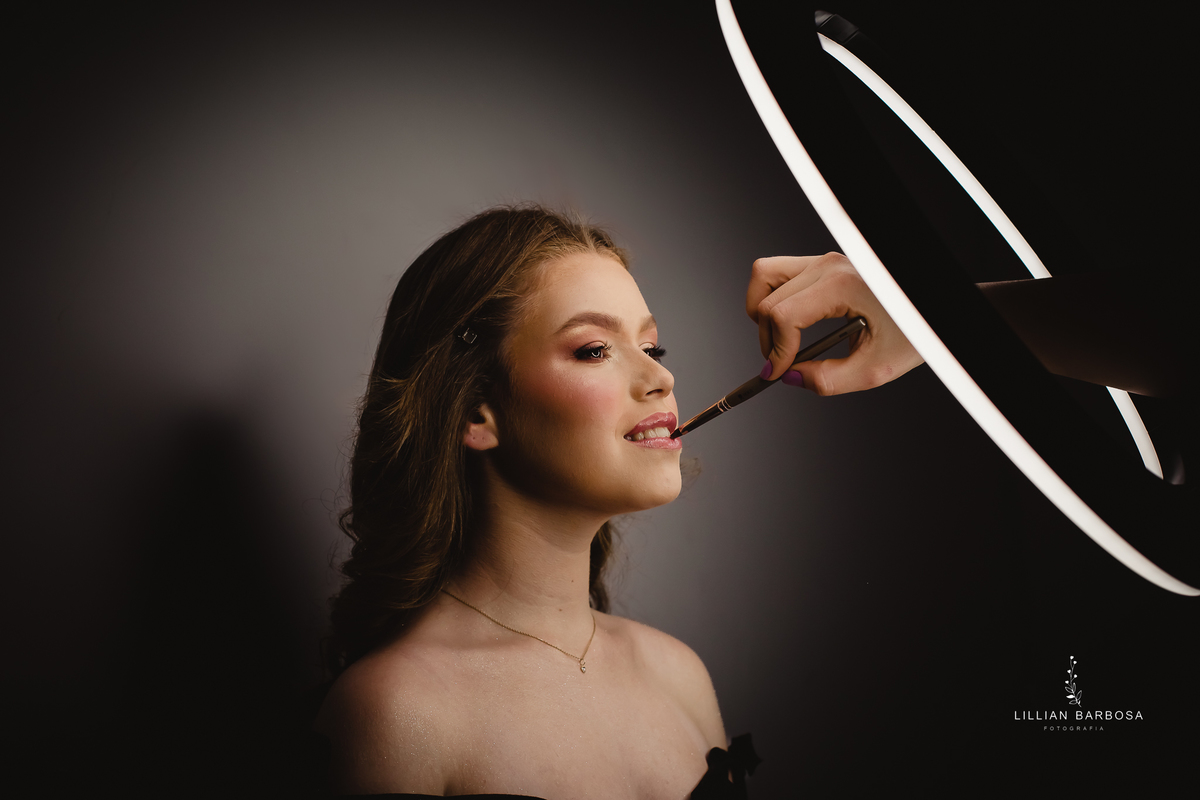 menina-maquiagem-fifteen-ringlight-gloss-fotógrafadesc-fotógrafadesantacatarina-fotógrafosdesantacatarina-fotógrafadelauromuller-fotógrafosdelauromuller-fotógrafade15anos-fotógrafosde15anos-festadedebutante