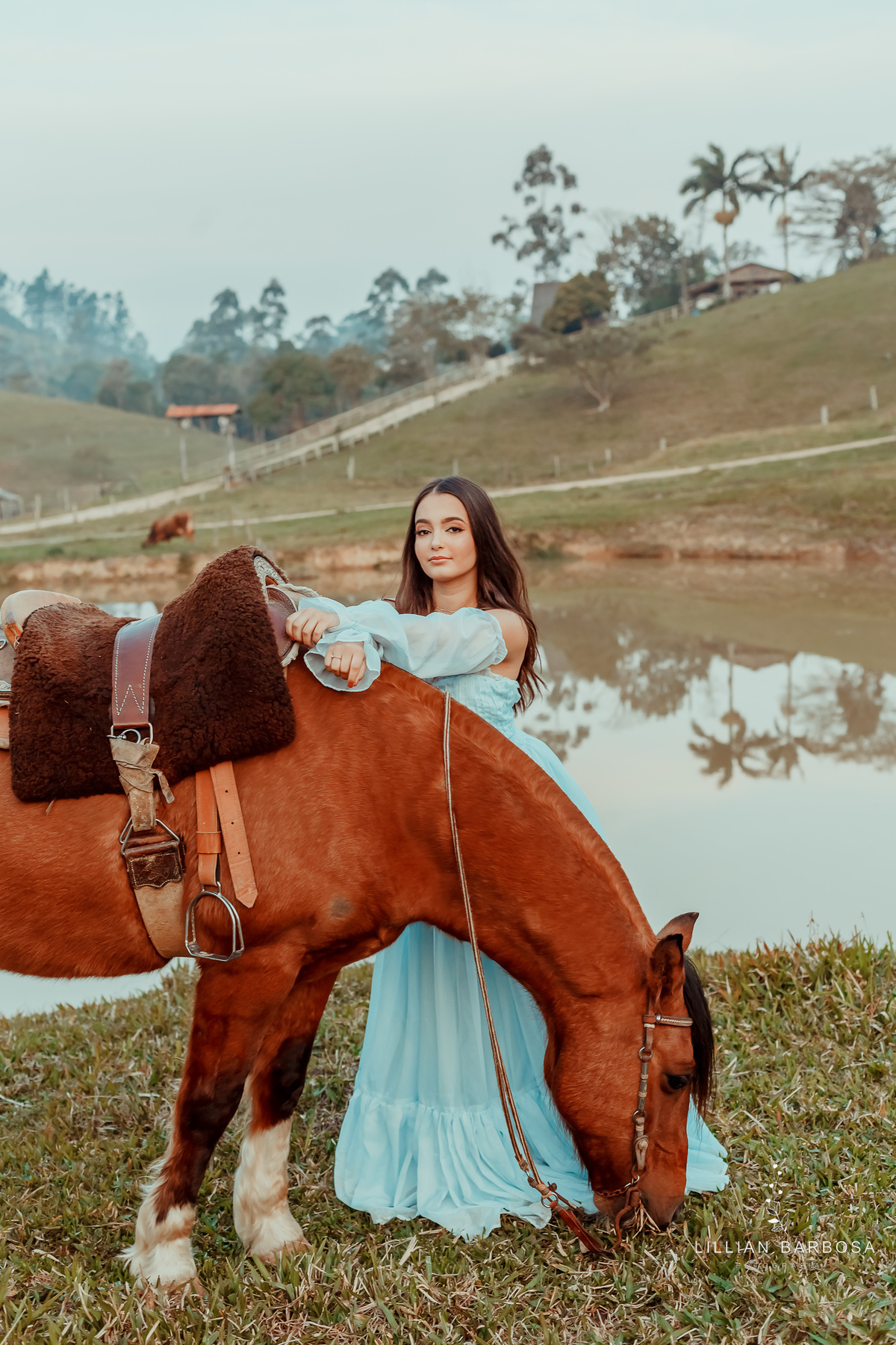 menina-15anos-vestido-vestidoazul-lago-cavalo-fifteen-lauromuller-fotógrafadesantacatarina-fotógrafosdesantacatarina-fotógrafadelauromuller-fotógrafosdelauromuller-fotógrafade15anos-fotógrafosde15anos-ensaiode15anos-bookde15anos