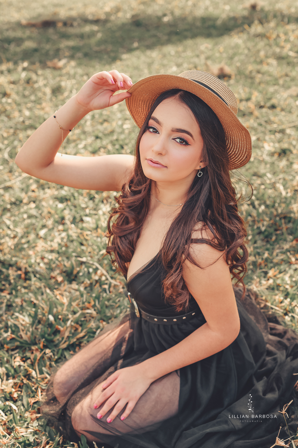 menina-15anos-vestidopreto-vestido-chapéu-natureza-fifteen-fotógrafadesantacatarina-fotógrafosdesantacatarina-fotógrafadelauromuller-fotógrafosdelauromuller-fotógrafade15anos-fotógrafosde15anos-ensaiode15anos-bookde15anos