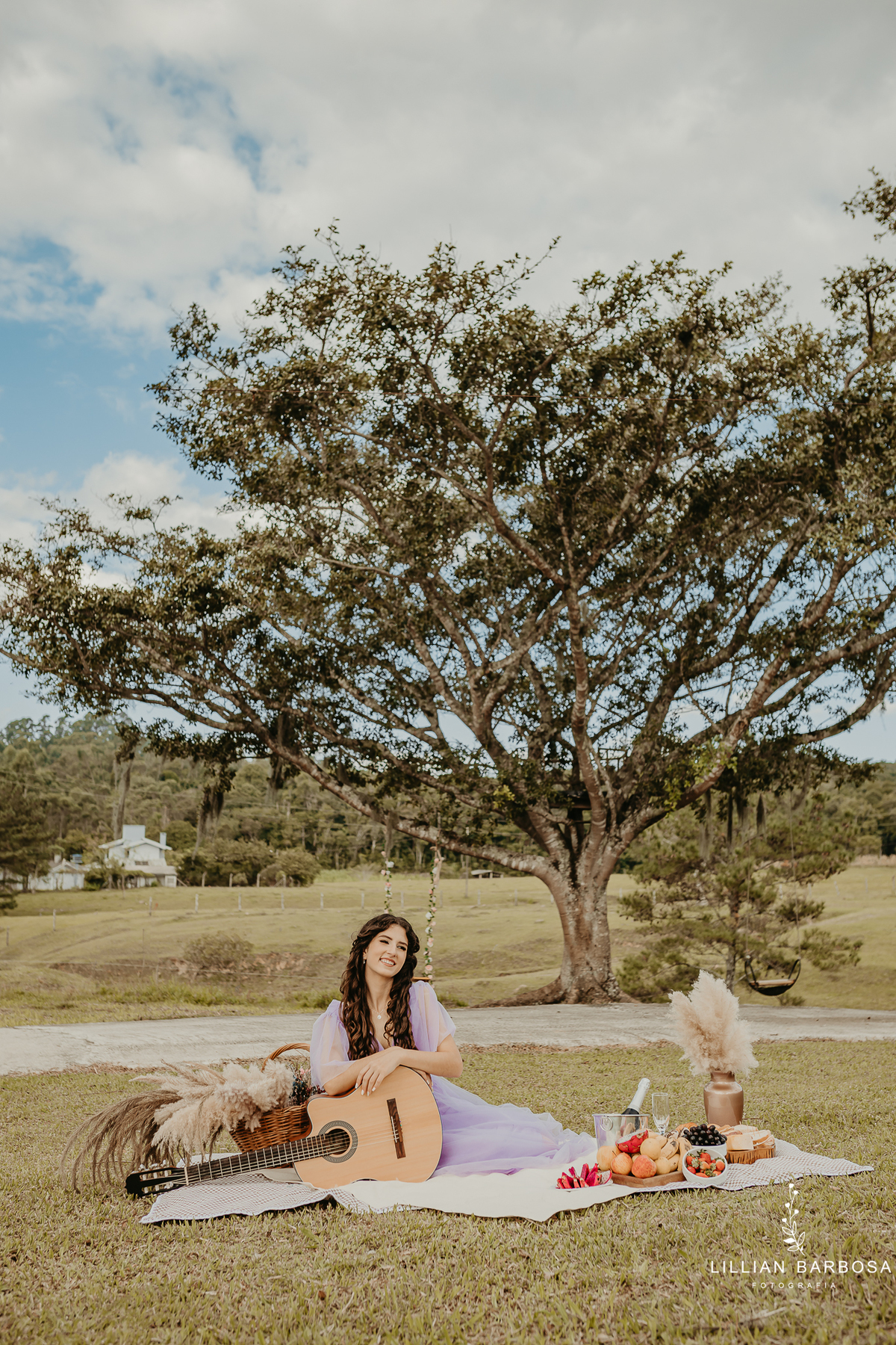 Gabriele-ensaio-15-anos-piquinique-violao-laguna-balanço-de-flor-praia-fotografa-de-lauro-muller- (1)