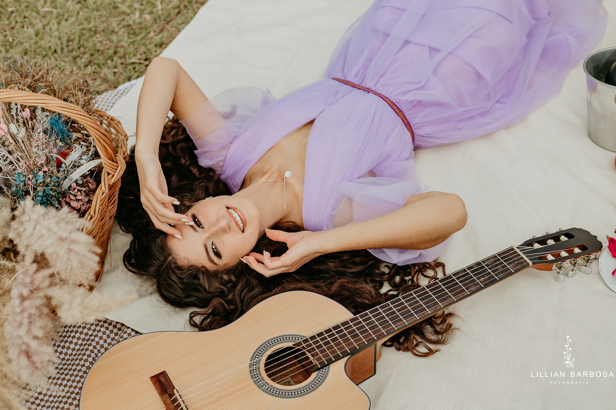 Gabriele-ensaio-15-anos-piquinique-violao-laguna-balanço-de-flor-praia-fotografa-de-lauro-muller- (1)