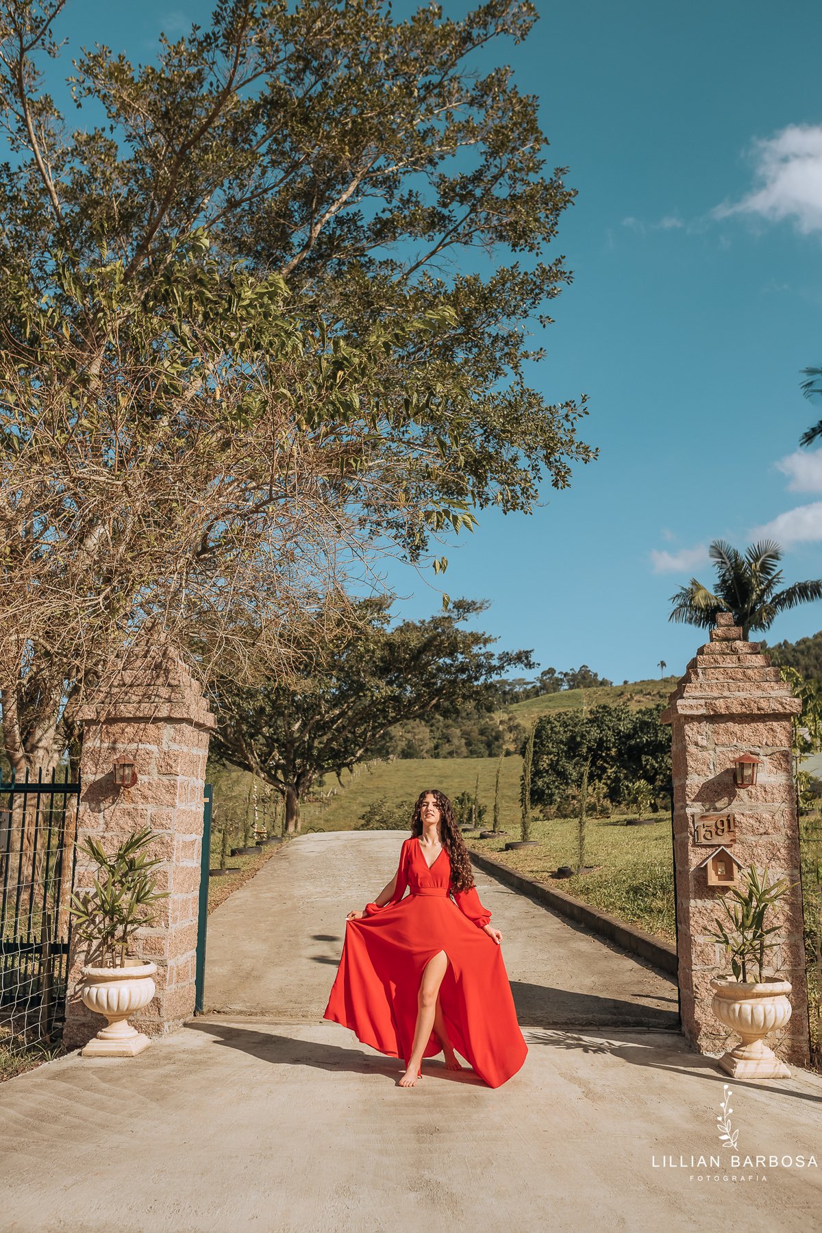 Gabriele-ensaio-15-anos-piquinique-violao-laguna-balanço-de-flor-praia-fotografa-de-lauro-muller- (1)