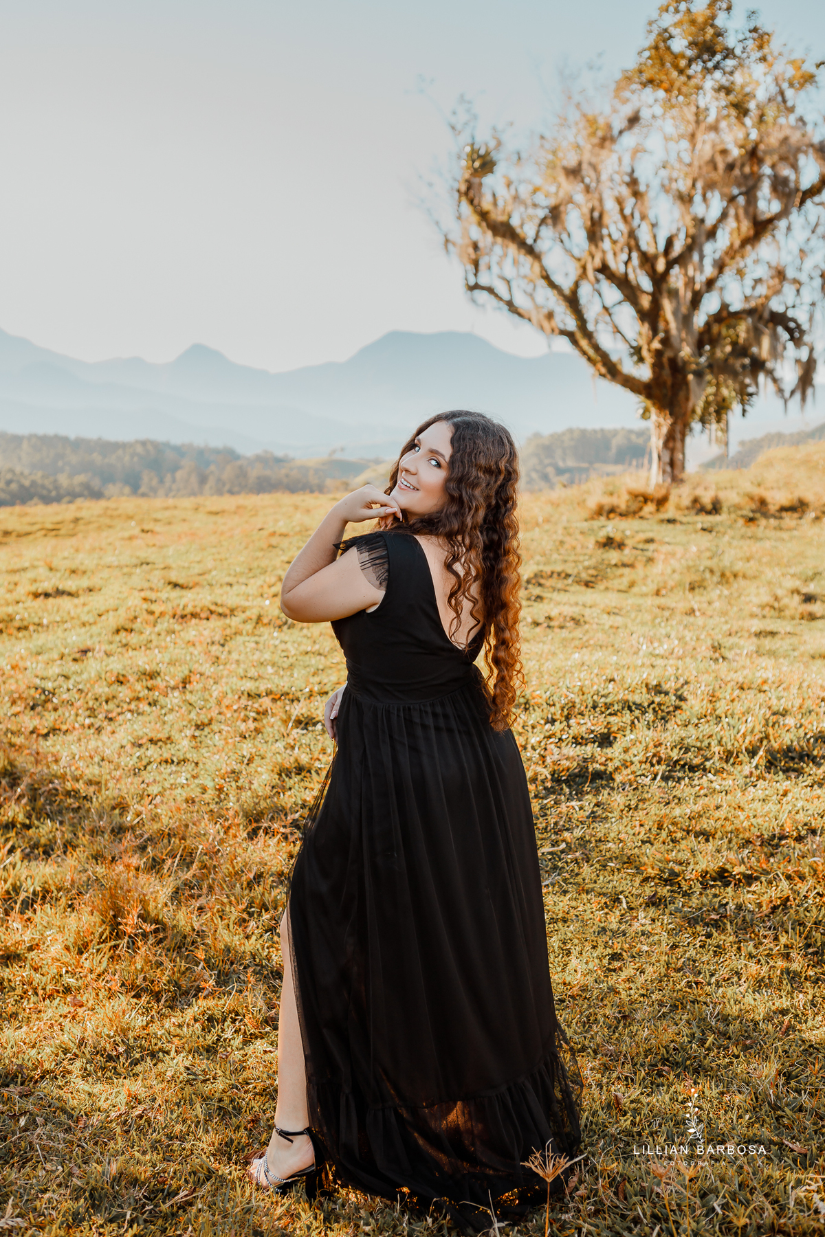 Ensaio-15-anos-ensaio-com-flores-por-do-sol-fotgrafa-de-lauro-muller