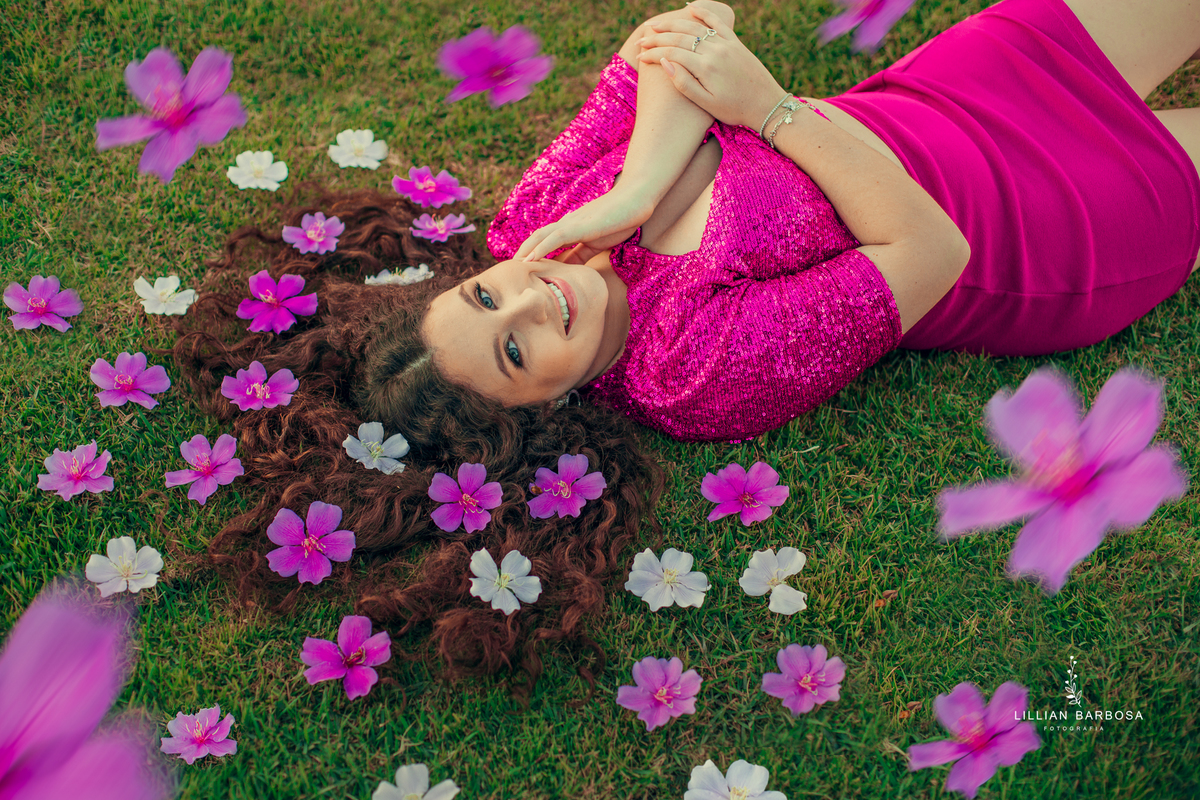 Ensaio-15-anos-ensaio-com-flores-por-do-sol-fotgrafa-de-lauro-muller