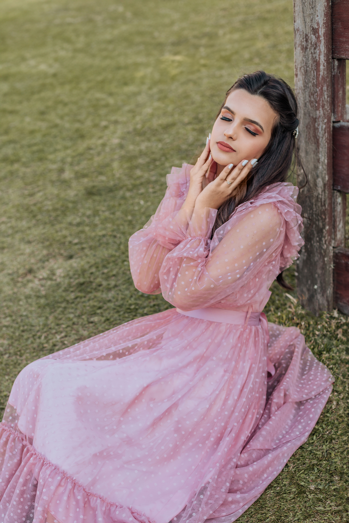 ensaio-de-quinze-anos-book-de-quinze-anos-no-por-do-sol-serra-do-rio-do-rastro-estrada-vestido vermelho-rose-cachoeira-vestido-bege-chapeu-marrom-fotografa-de-lauro-muller-santa-catarina-