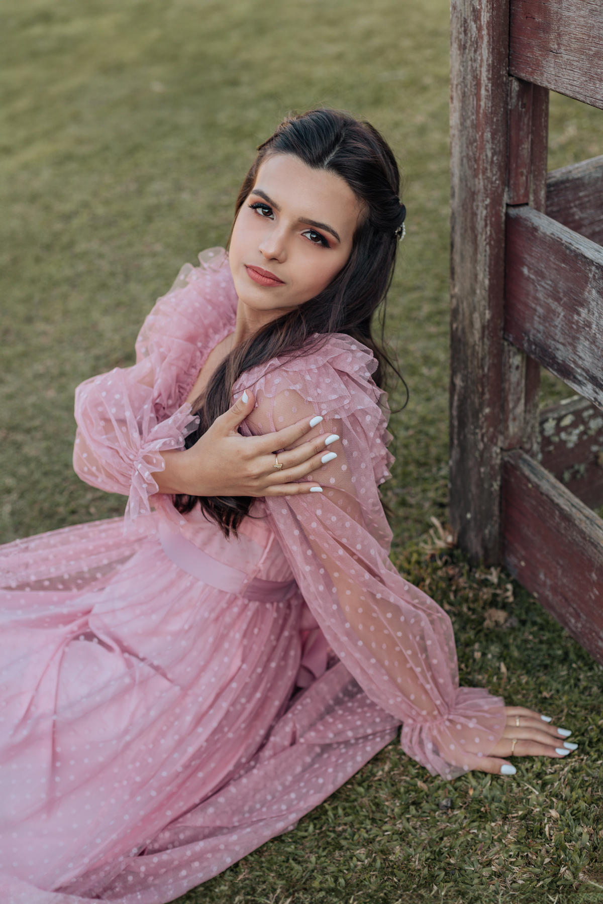 ensaio-de-quinze-anos-book-de-quinze-anos-no-por-do-sol-serra-do-rio-do-rastro-estrada-vestido vermelho-rose-cachoeira-vestido-bege-chapeu-marrom-fotografa-de-lauro-muller-santa-catarina-