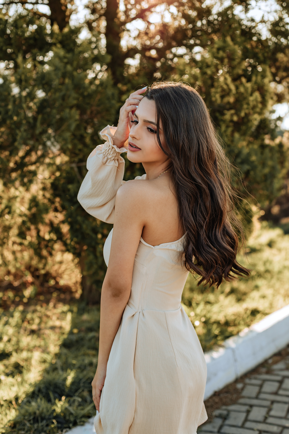 ensaio-de-quinze-anos-book-de-quinze-anos-no-por-do-sol-serra-do-rio-do-rastro-estrada-vestido vermelho-rose-cachoeira-vestido-bege-chapeu-marrom-fotografa-de-lauro-muller-santa-catarina-