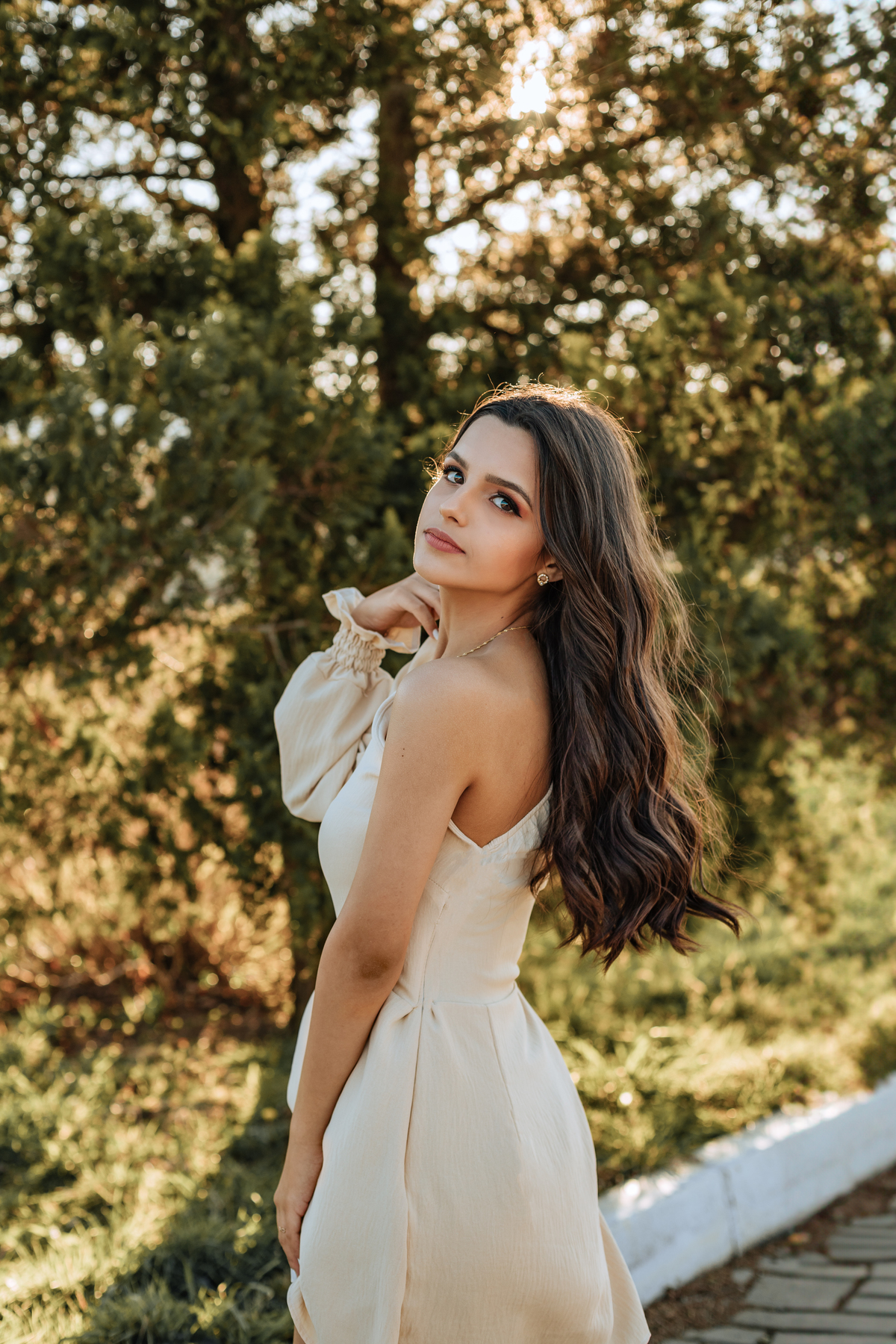 ensaio-de-quinze-anos-book-de-quinze-anos-no-por-do-sol-serra-do-rio-do-rastro-estrada-vestido vermelho-rose-cachoeira-vestido-bege-chapeu-marrom-fotografa-de-lauro-muller-santa-catarina-