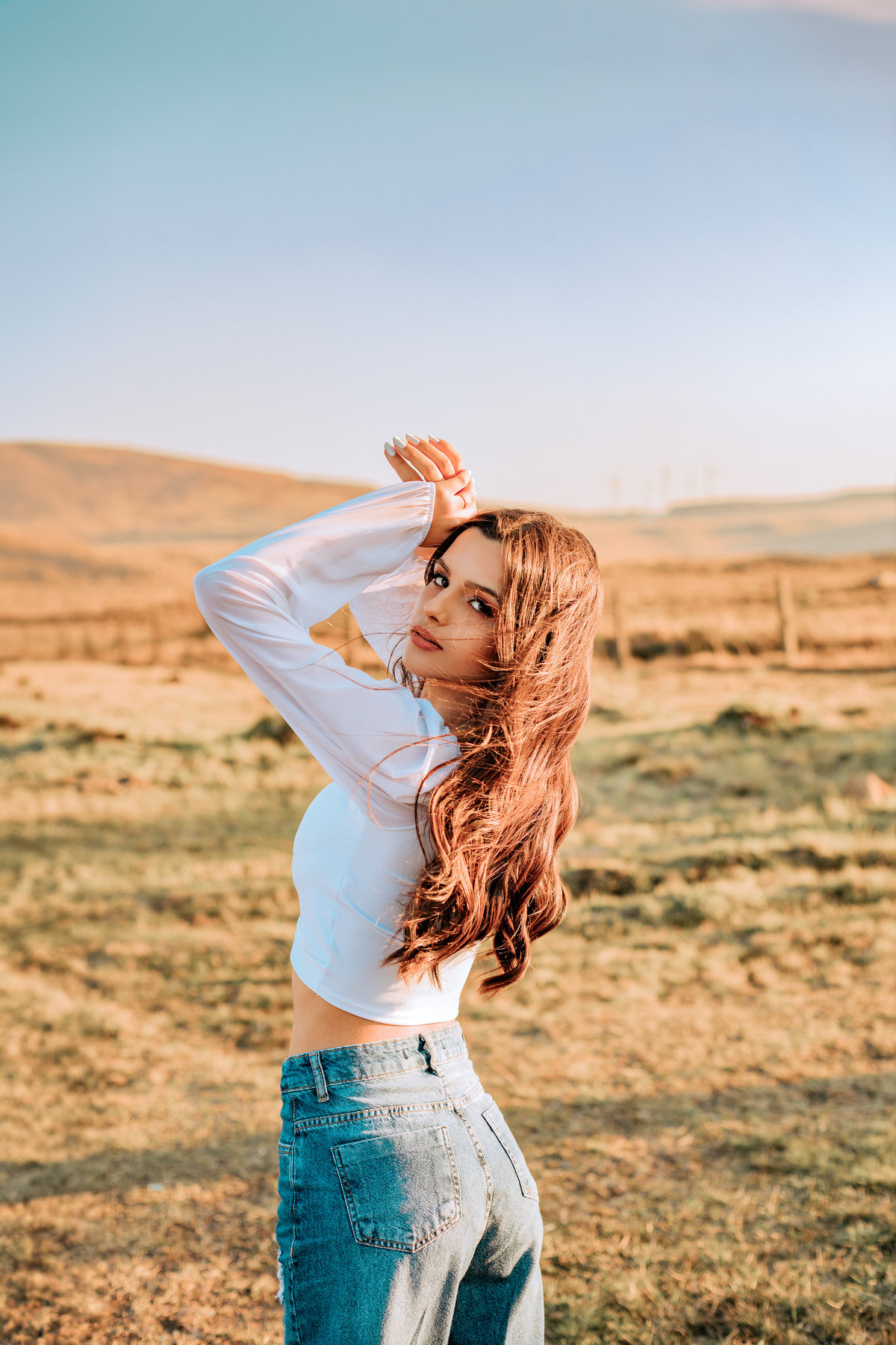 ensaio-de-quinze-anos-book-de-quinze-anos-no-por-do-sol-serra-do-rio-do-rastro-estrada-vestido vermelho-rose-cachoeira-vestido-bege-chapeu-marrom-fotografa-de-lauro-muller-santa-catarina-