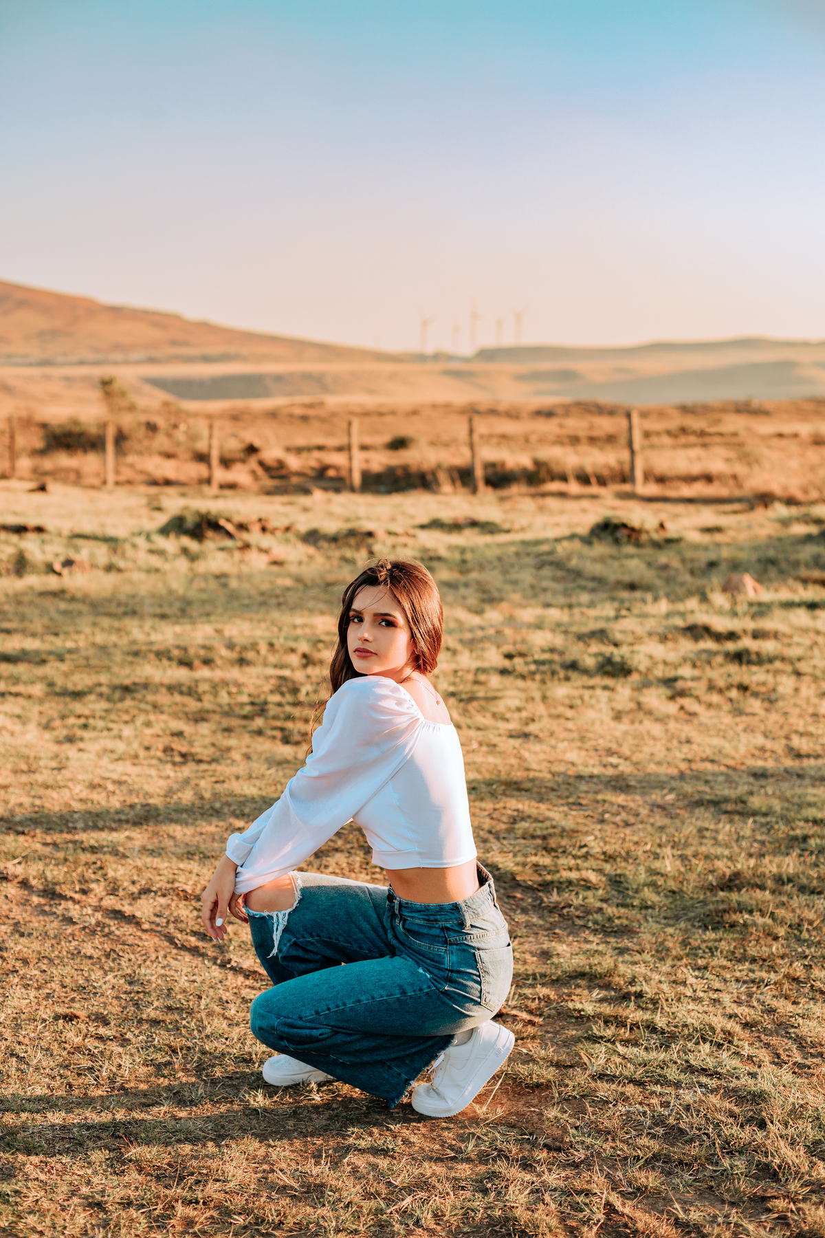 ensaio-de-quinze-anos-book-de-quinze-anos-no-por-do-sol-serra-do-rio-do-rastro-estrada-vestido vermelho-rose-cachoeira-vestido-bege-chapeu-marrom-fotografa-de-lauro-muller-santa-catarina-